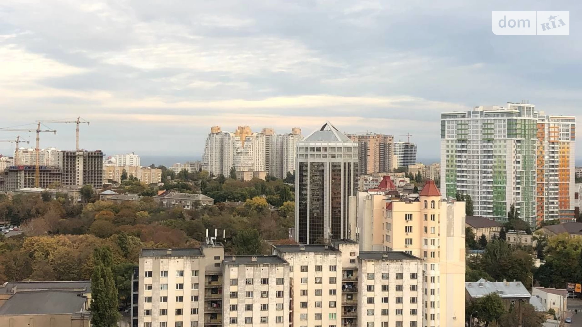 Продается 1-комнатная квартира 42.8 кв. м в Одессе, пер. Бисквитный, 1А