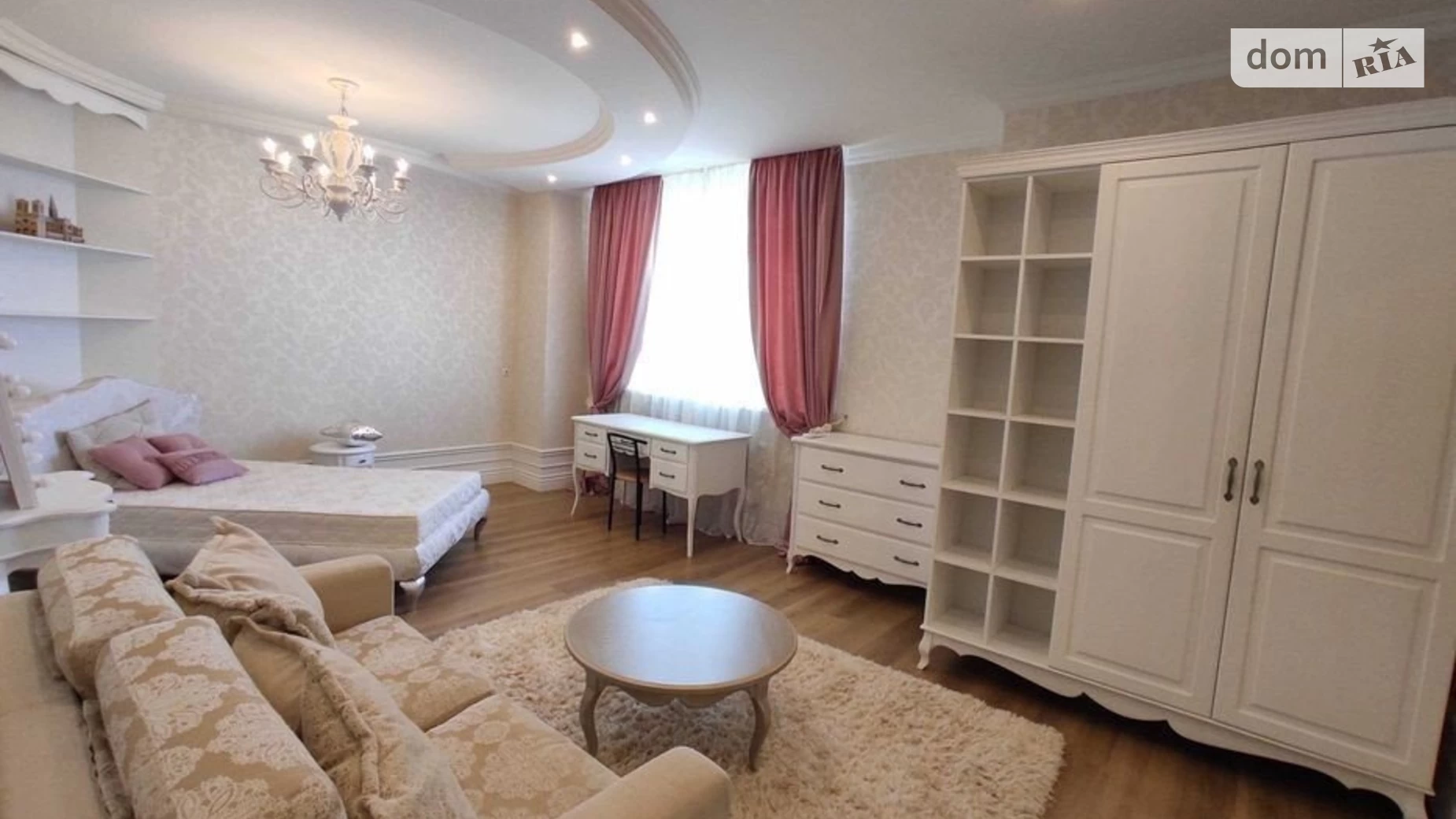 Продается 3-комнатная квартира 150 кв. м в Харькове