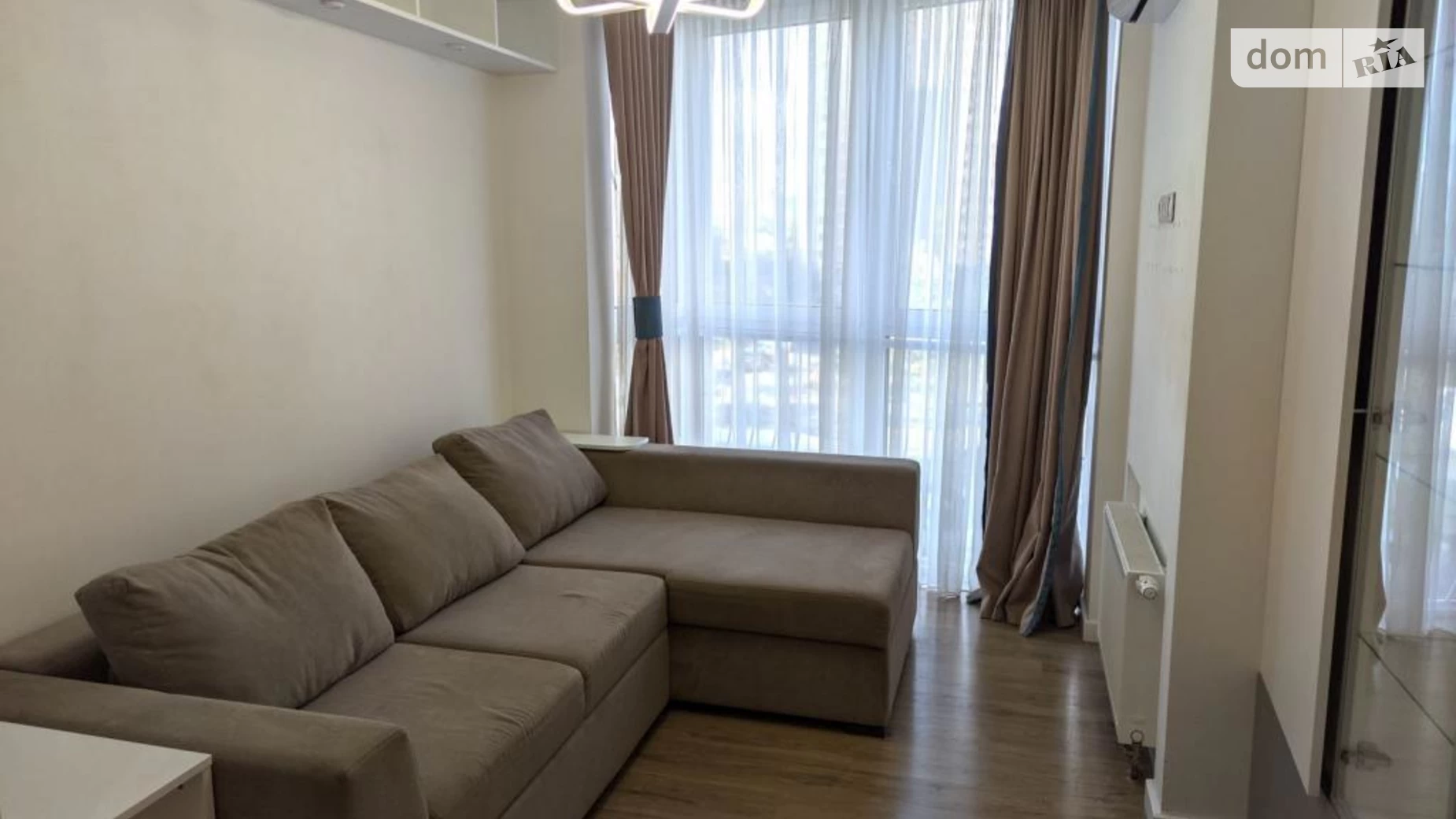 Продается 2-комнатная квартира 52 кв. м в Киеве, ул. Драгоманова, 2