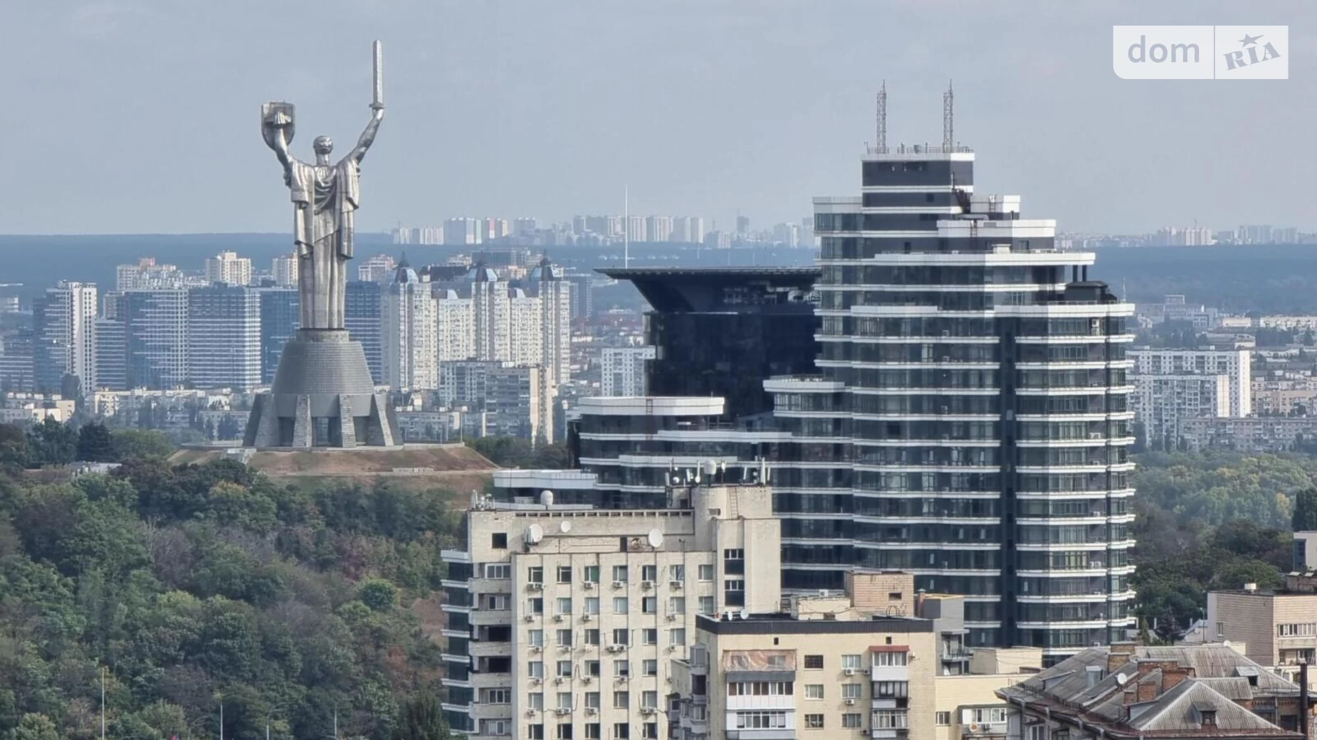 Продається 2-кімнатна квартира 63.34 кв. м у Києві, бул. Миколи Міхновського(Дружби Народів)