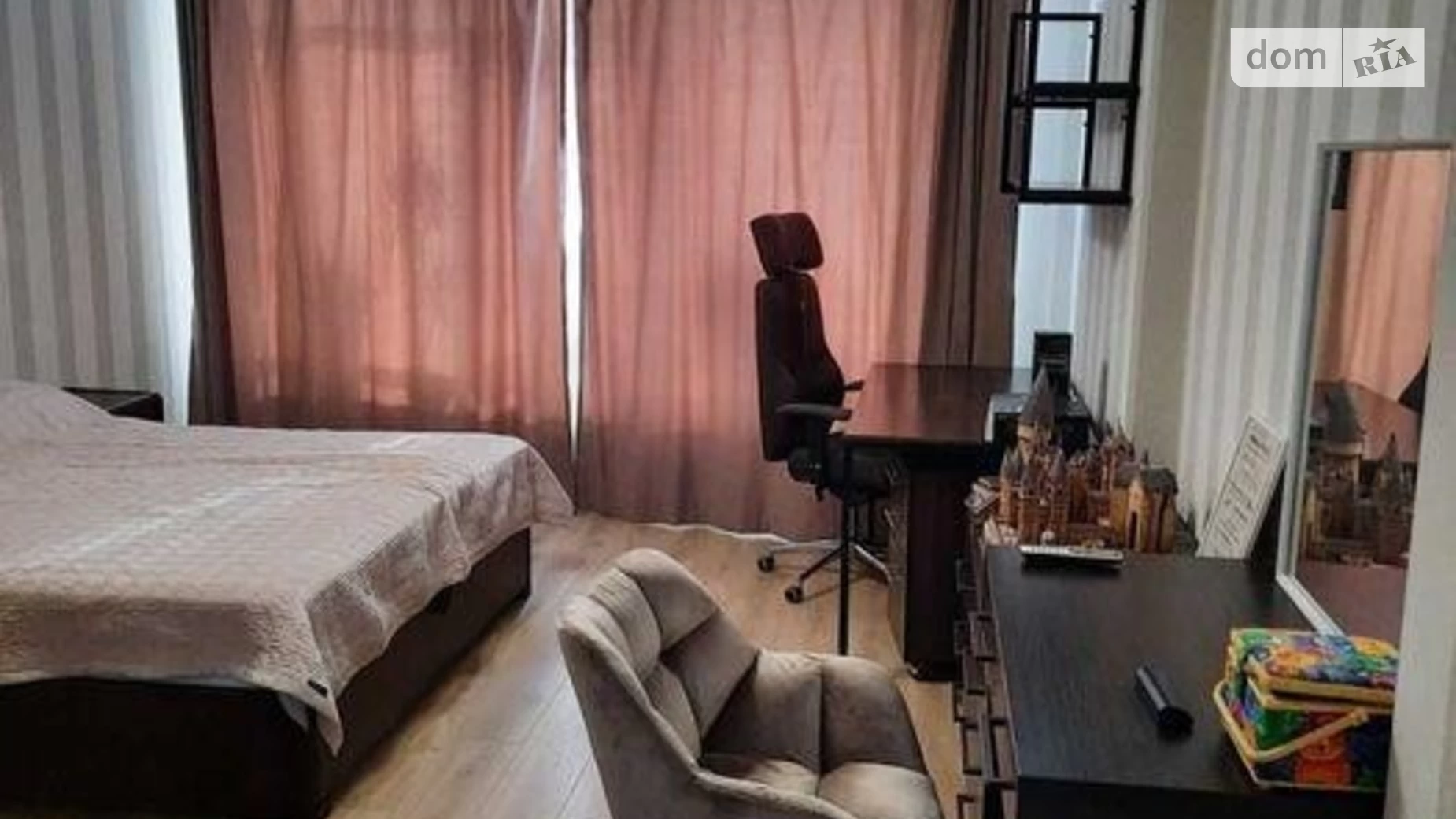 Продается 3-комнатная квартира 115 кв. м в Киеве, ул. Николая Ушакова, 1Б