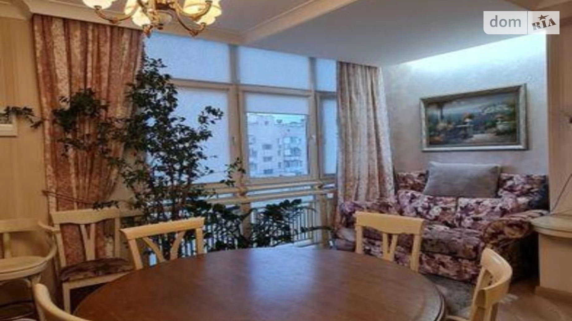 Продается 3-комнатная квартира 119 кв. м в Киеве, ул. Белорусская, 3