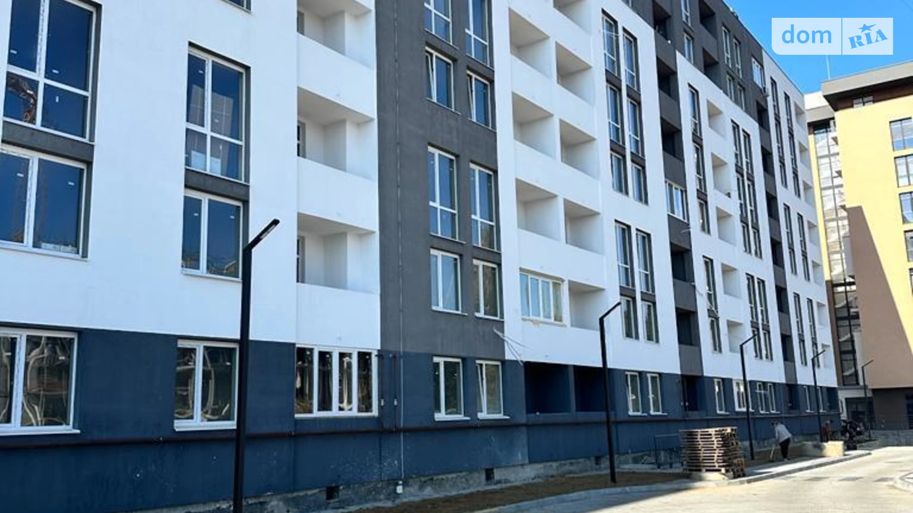 Продается 2-комнатная квартира 77 кв. м в Ужгороде, ул. Воссоединения, 23