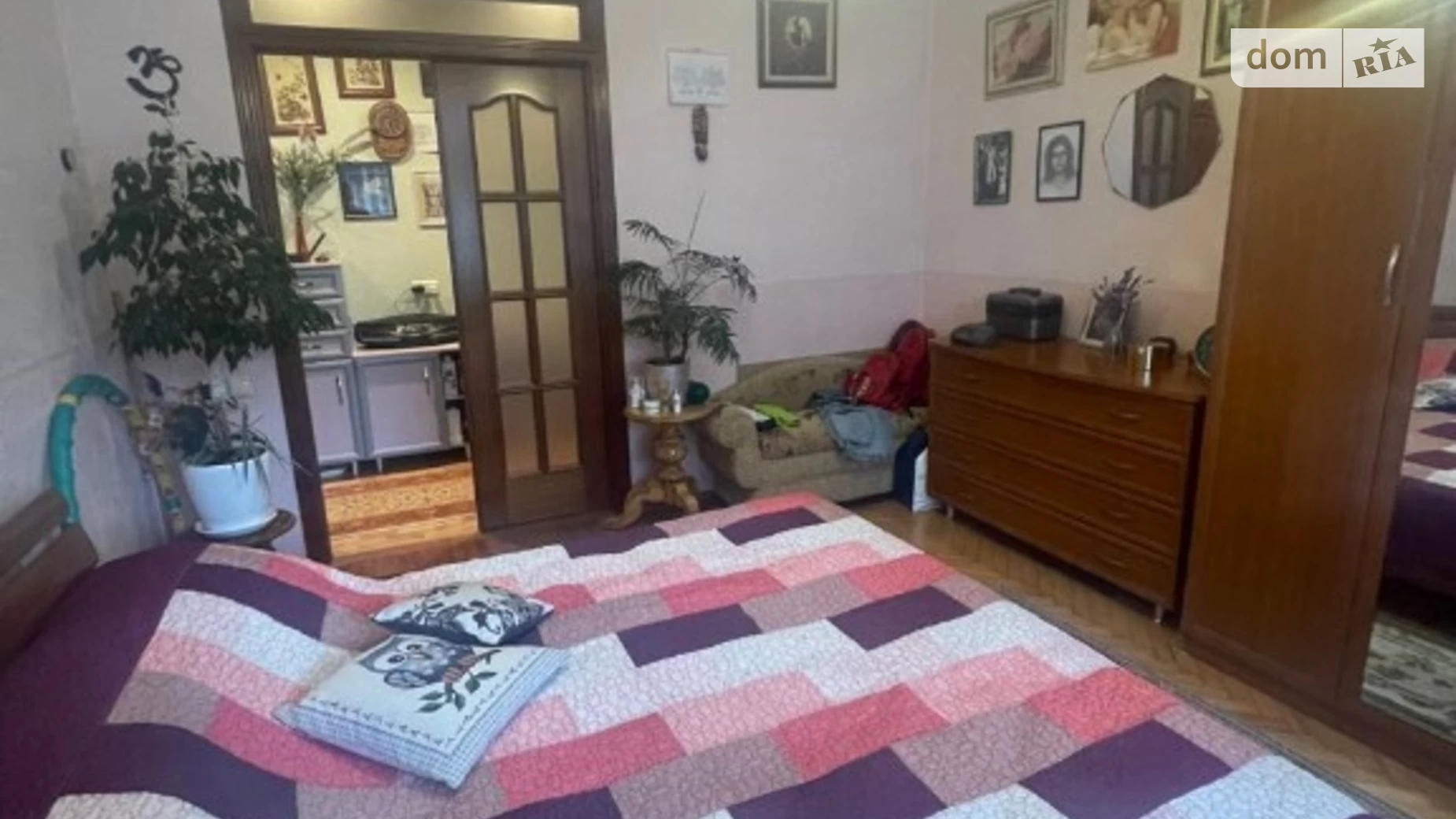 Продается 2-комнатная квартира 55 кв. м в Киеве, ул. Маккейна Джона, 37