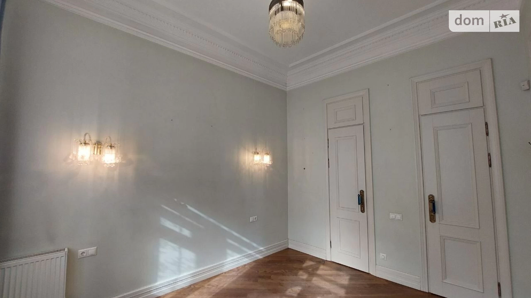Продается 1-комнатная квартира 46 кв. м в Киеве, ул. Богдана Хмельницкого, 50