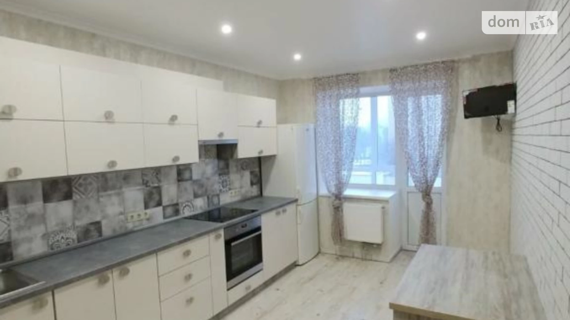 Продается 1-комнатная квартира 47 кв. м в Киеве, ул. Александра Попова, 3