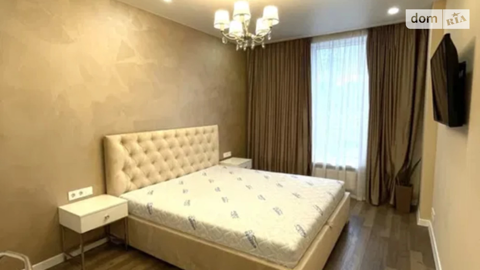 Продается 3-комнатная квартира 83 кв. м в Киеве, просп. Европейского Союза(Правды), 45А