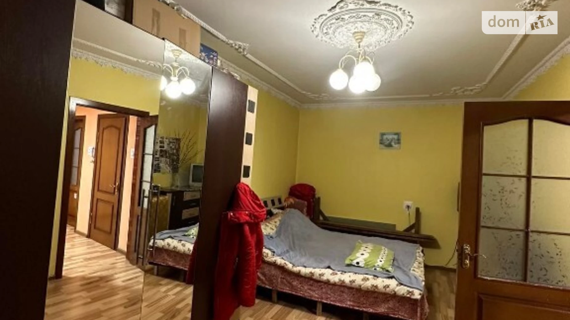 Продается 4-комнатная квартира 80 кв. м в Хмельницком