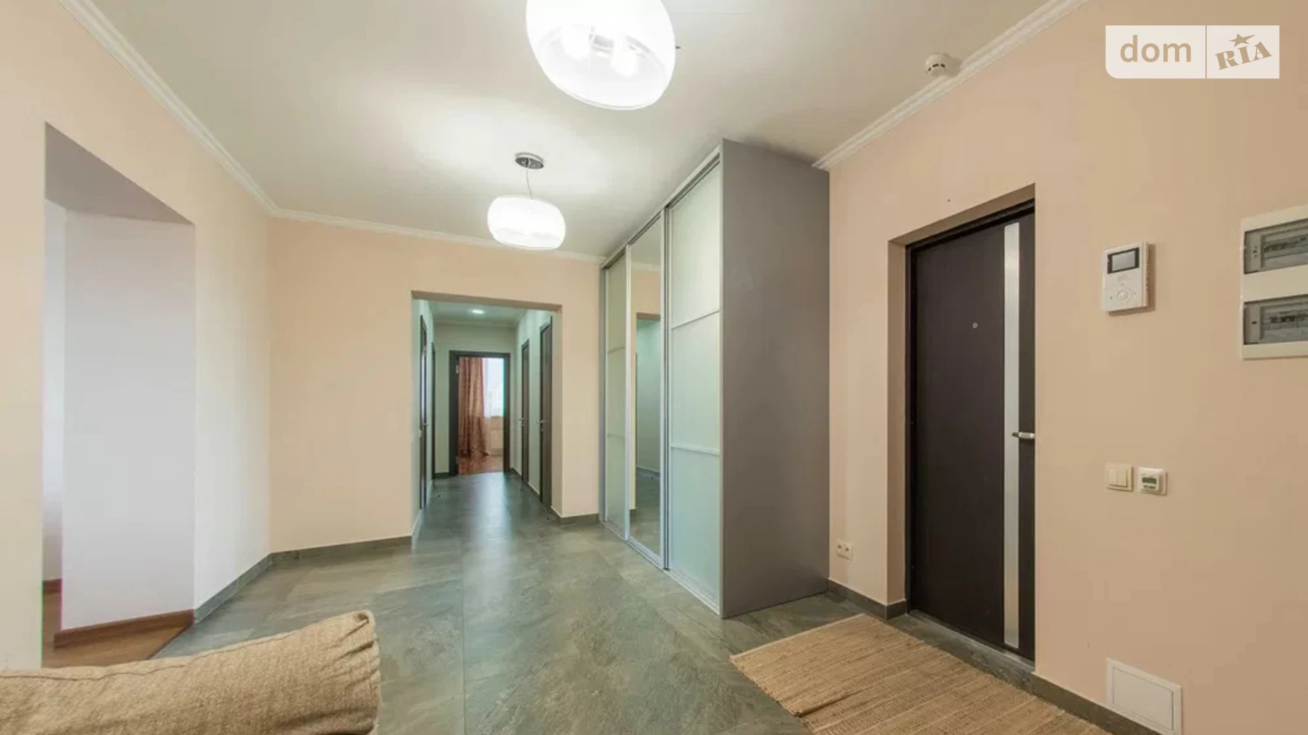 Продается 3-комнатная квартира 156 кв. м в Киеве, ул. Деловая, 2Б