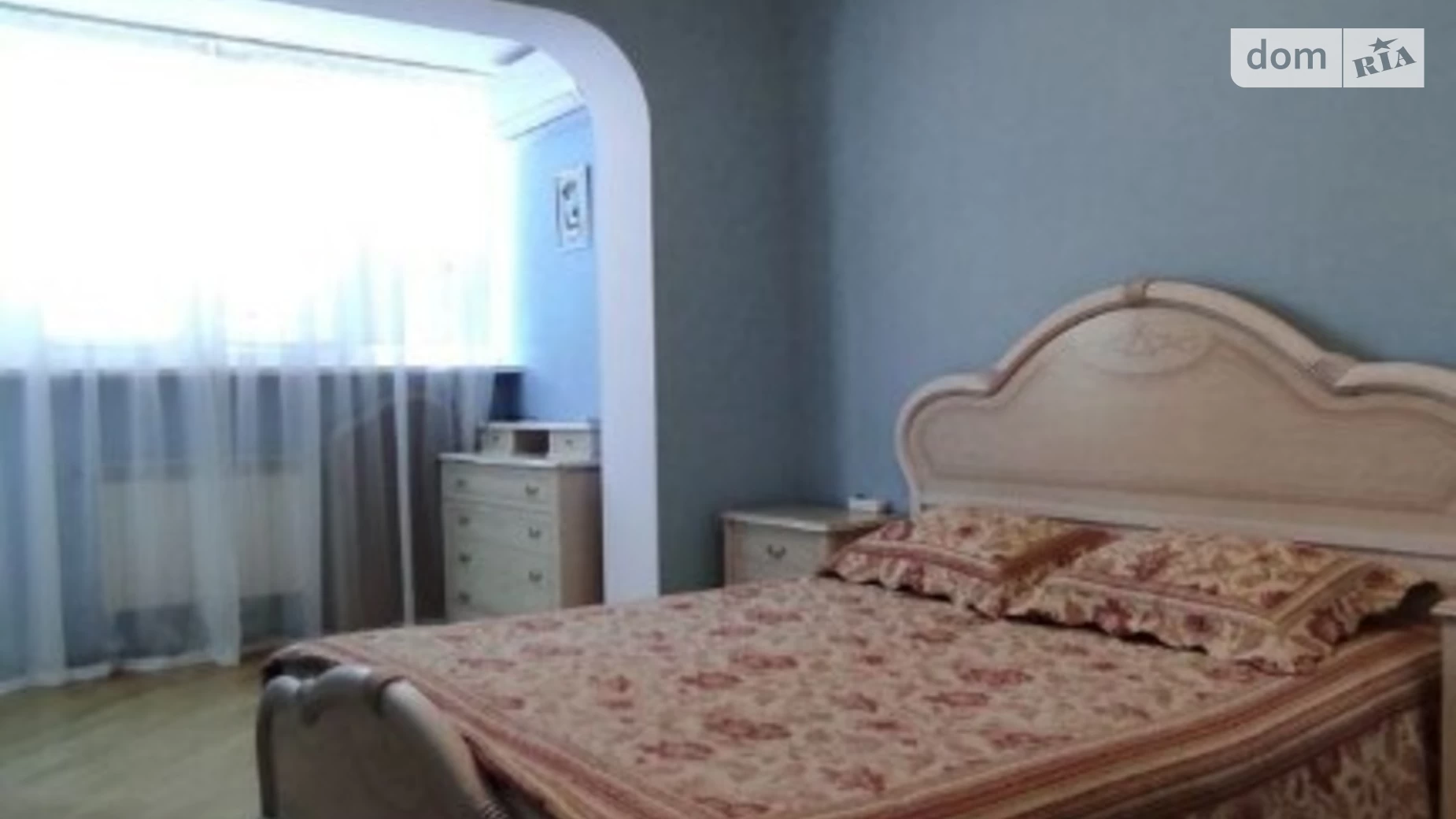 Продается 3-комнатная квартира 107 кв. м в Киеве, ул. Драгоманова, 12