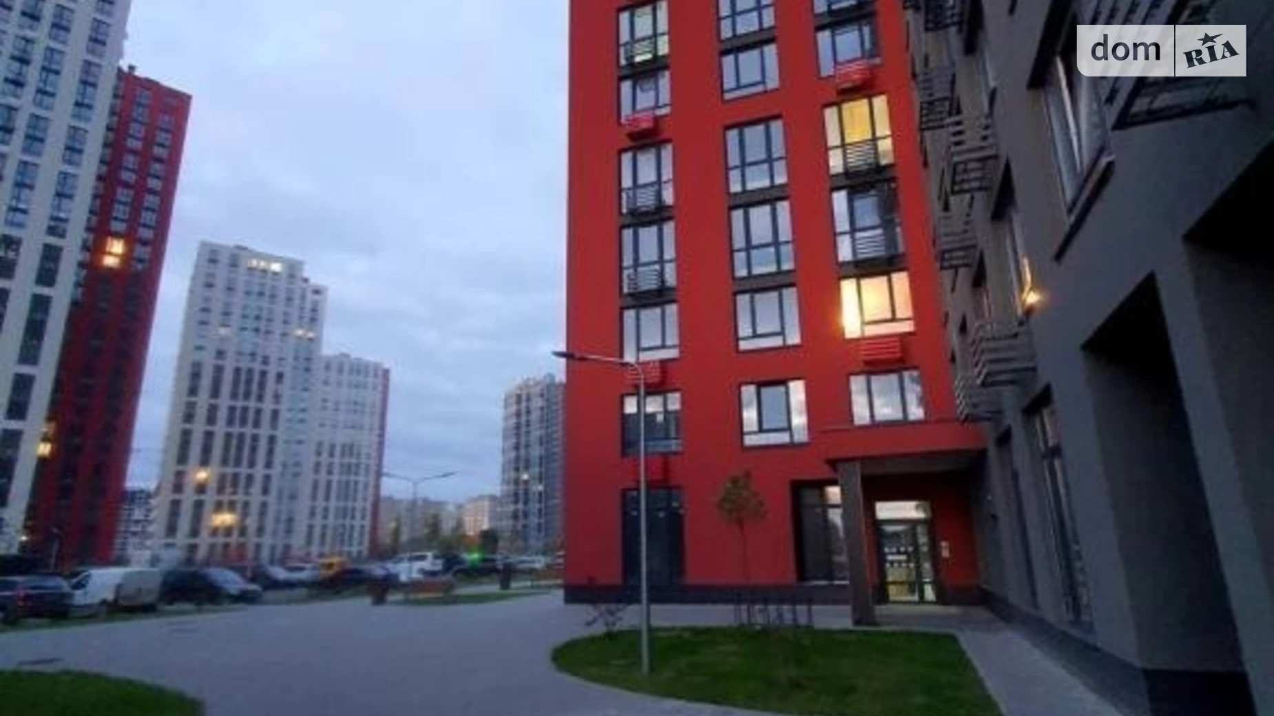 Продается 1-комнатная квартира 43 кв. м в Киеве, просп. Правды, 10