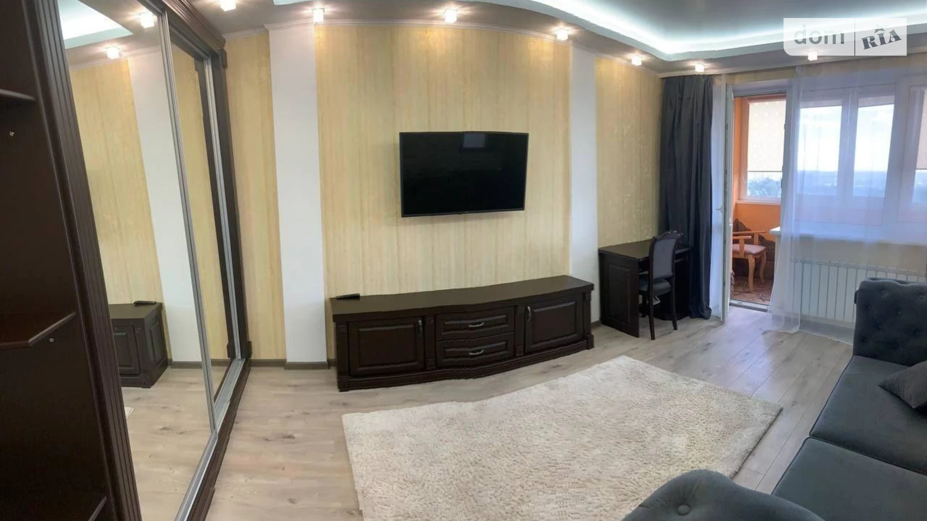 Продается 1-комнатная квартира 35 кв. м в Харькове, ул. Энвера Ахсарова