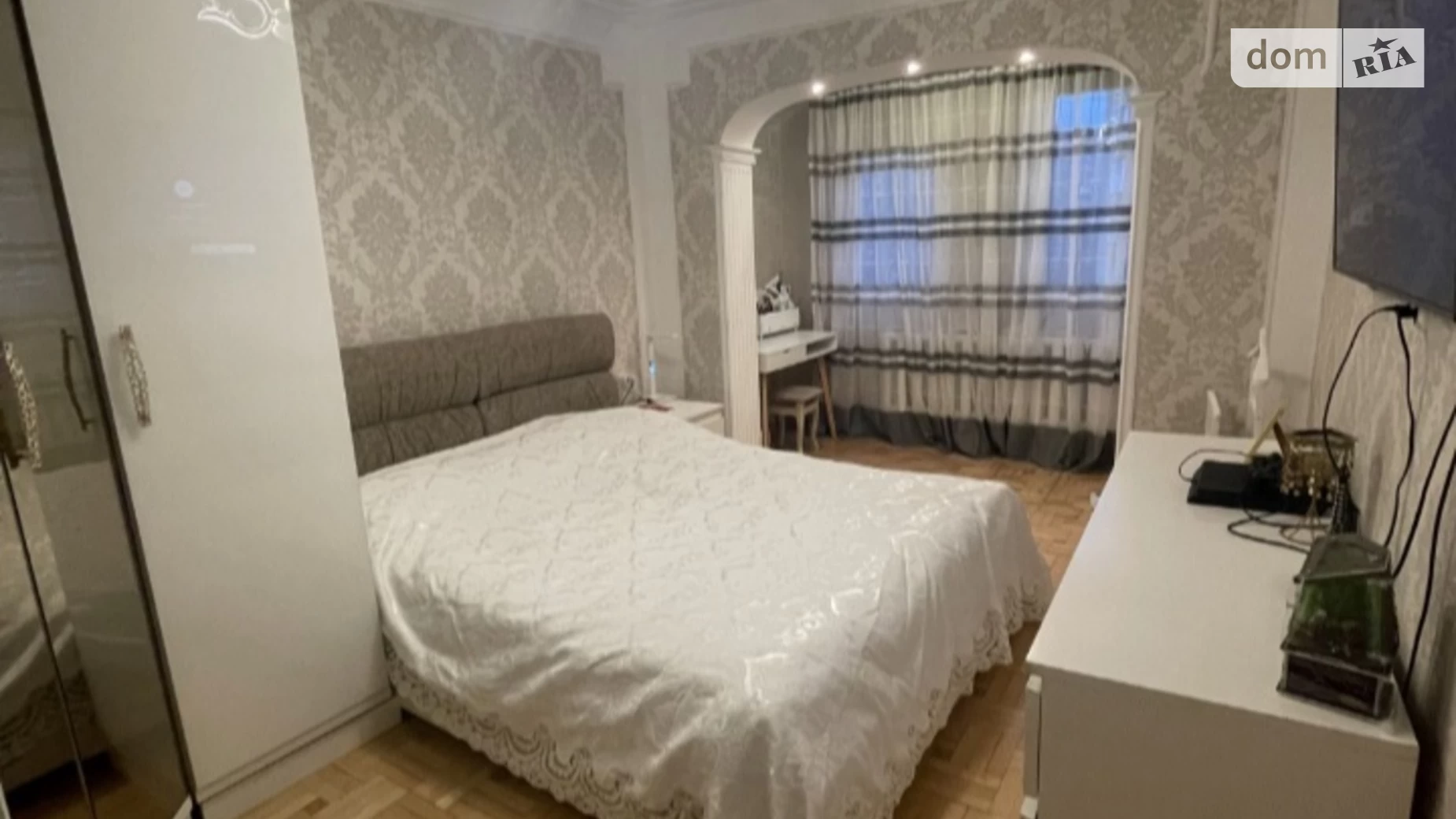 Продается 4-комнатная квартира 86 кв. м в Одессе, ул. Владислава Бувалкина(Генерала Бочарова)
