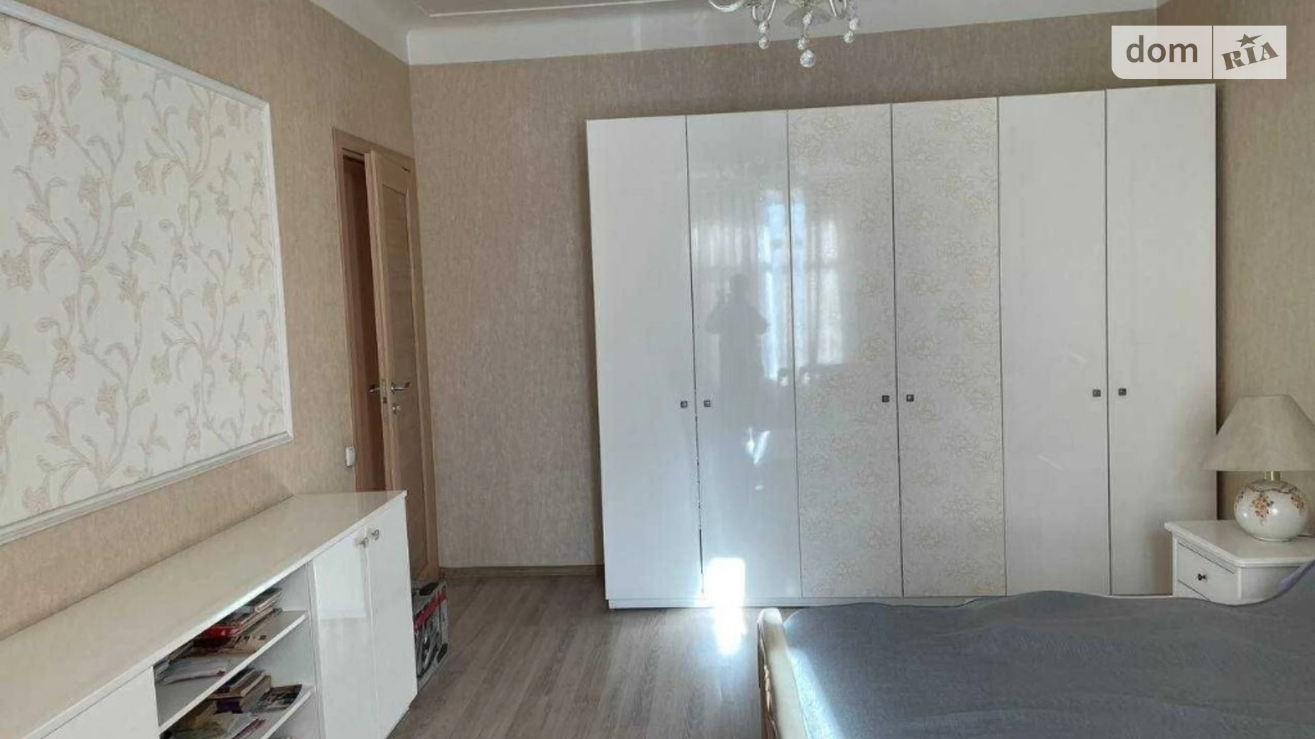 Продается 4-комнатная квартира 97 кв. м в Днепре, просп. Яворницкого Дмитрия