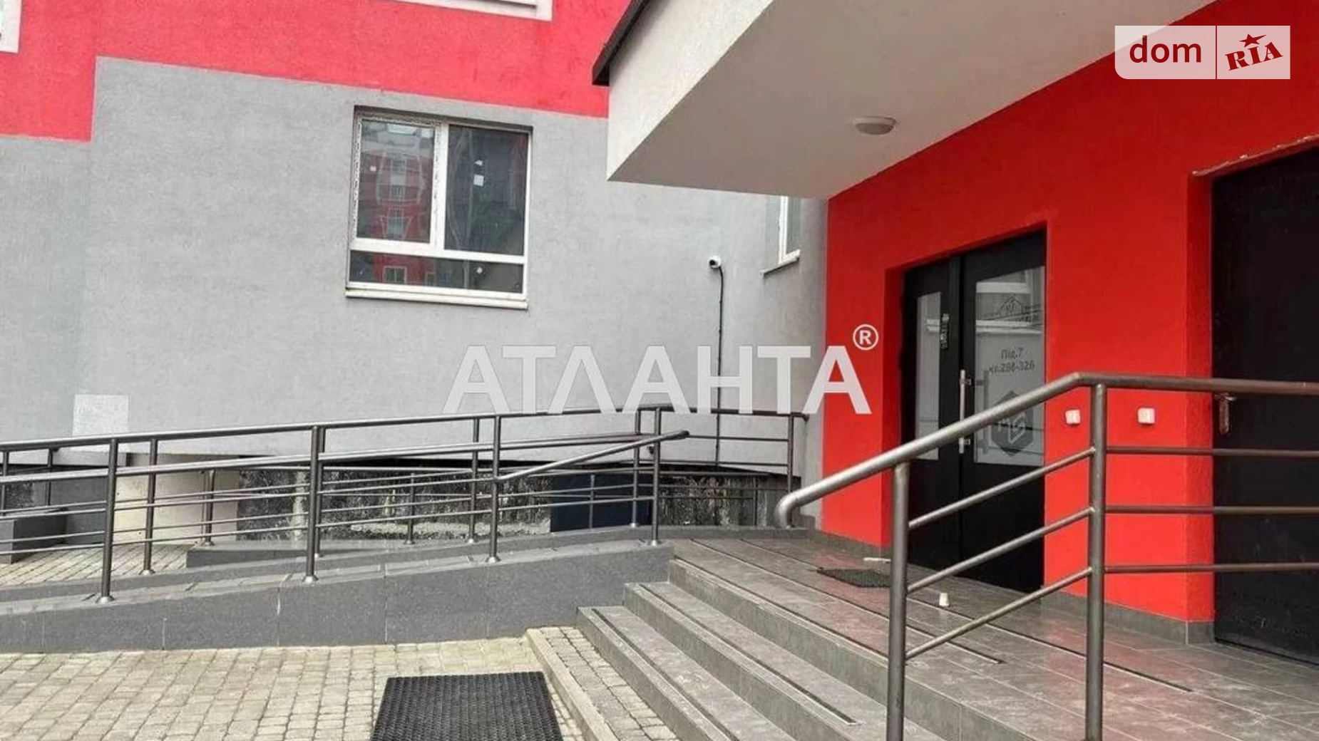 Продається 2-кімнатна квартира 78 кв. м у Львові, вул. Хмельницького Богдана