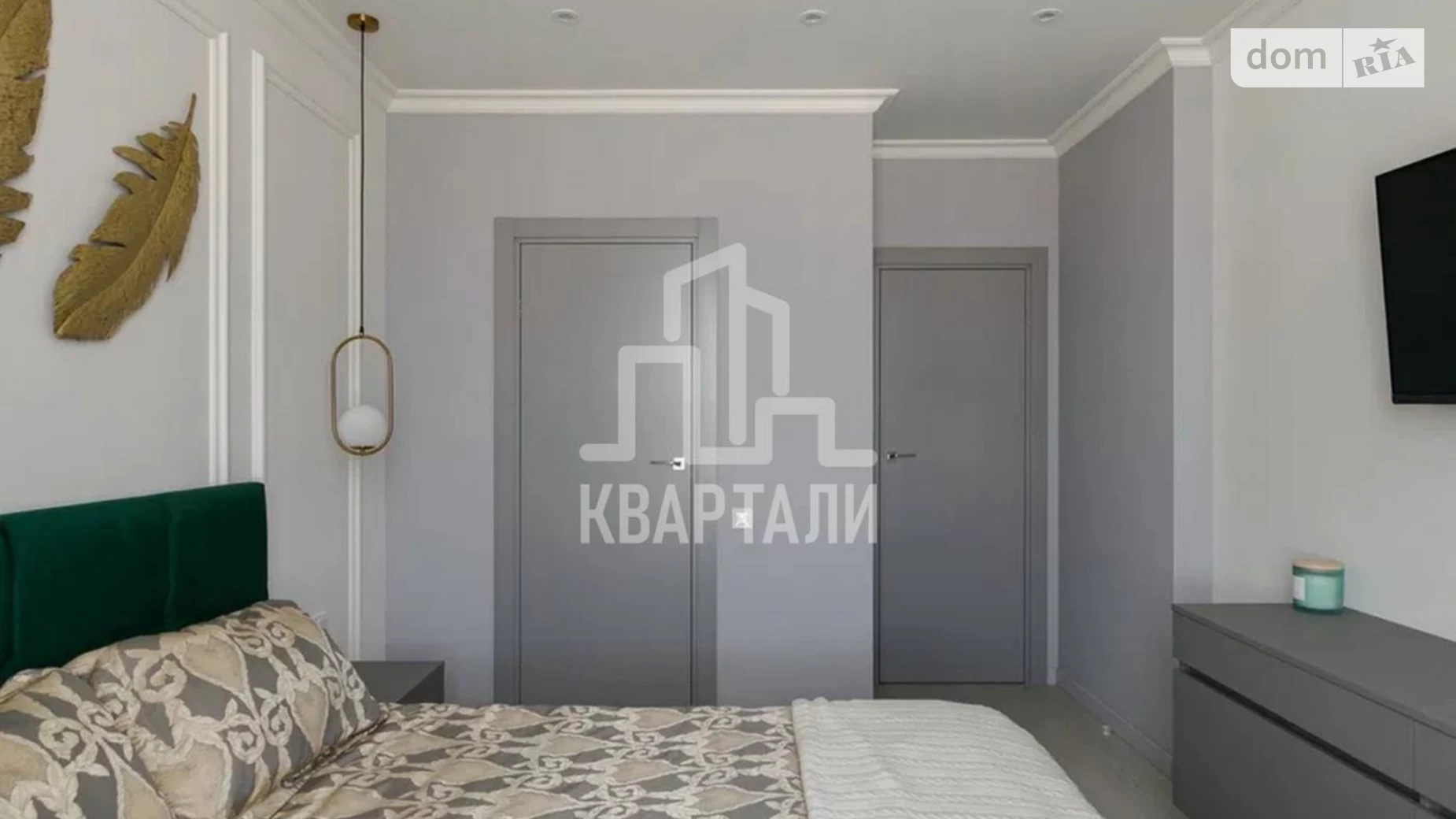 Продается 2-комнатная квартира 62 кв. м в Киеве, ул. Драгоманова, 10