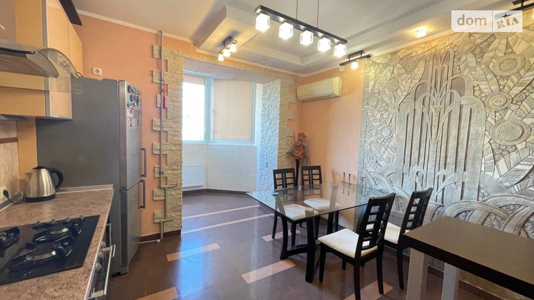 Продається 1-кімнатна квартира 51 кв. м у Одесі, вул. Костанді, 199