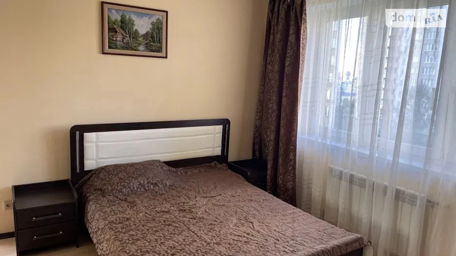 Продается 2-комнатная квартира 72 кв. м в Киеве, ул. Анны Ахматовой, 48