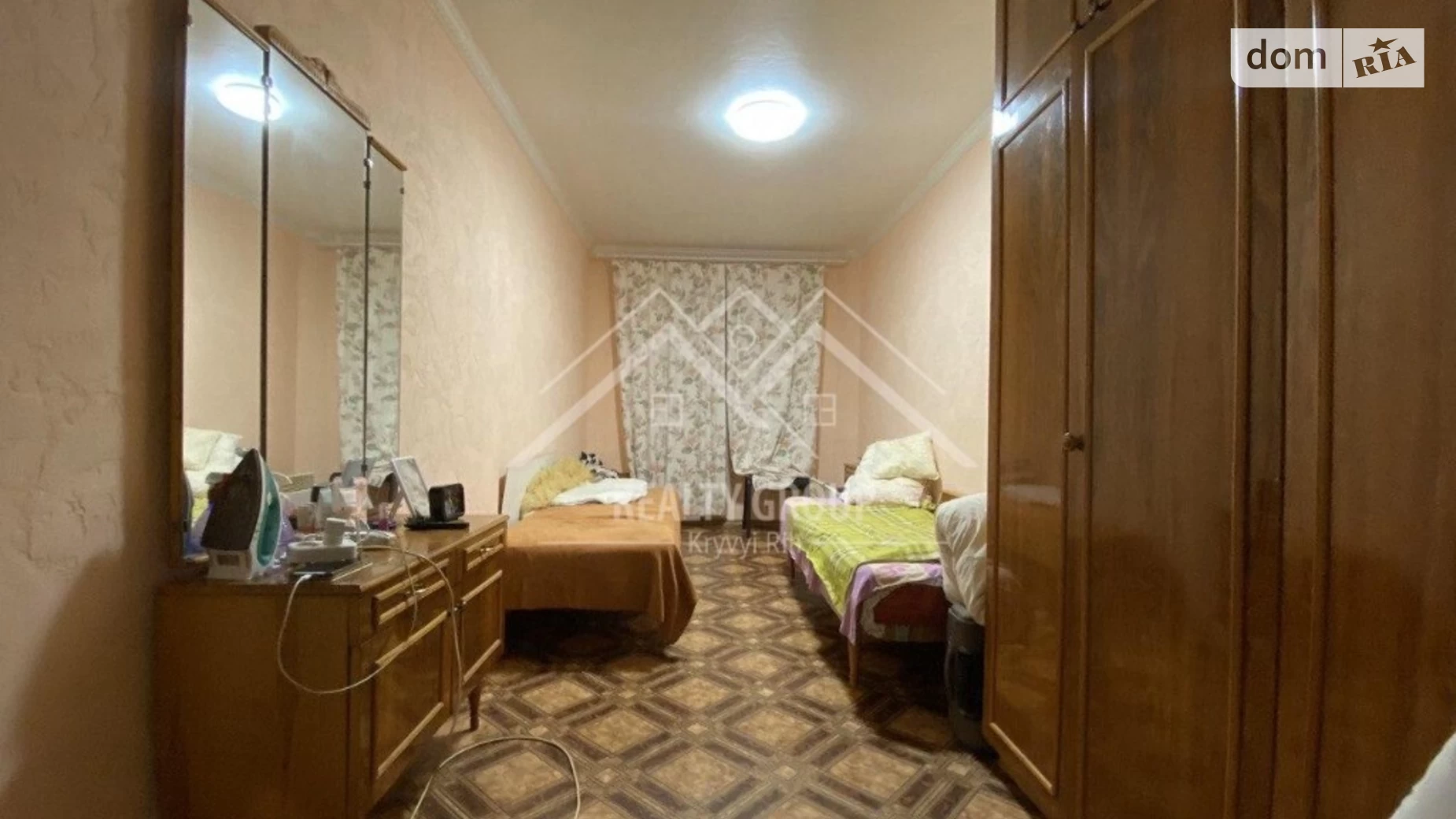 Продається 2-кімнатна квартира 43.2 кв. м у Кривому Розі, вул. Героїв АТО(Димитрова), 103