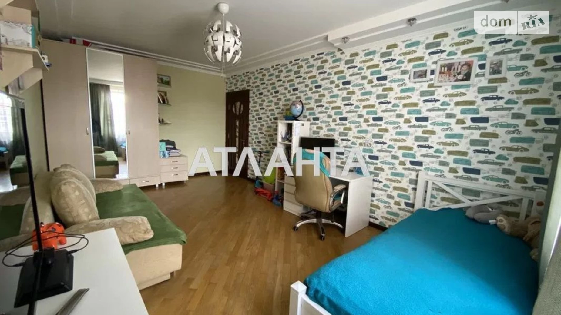 Продается 2-комнатная квартира 70.3 кв. м в Львове, ул. Плуговая