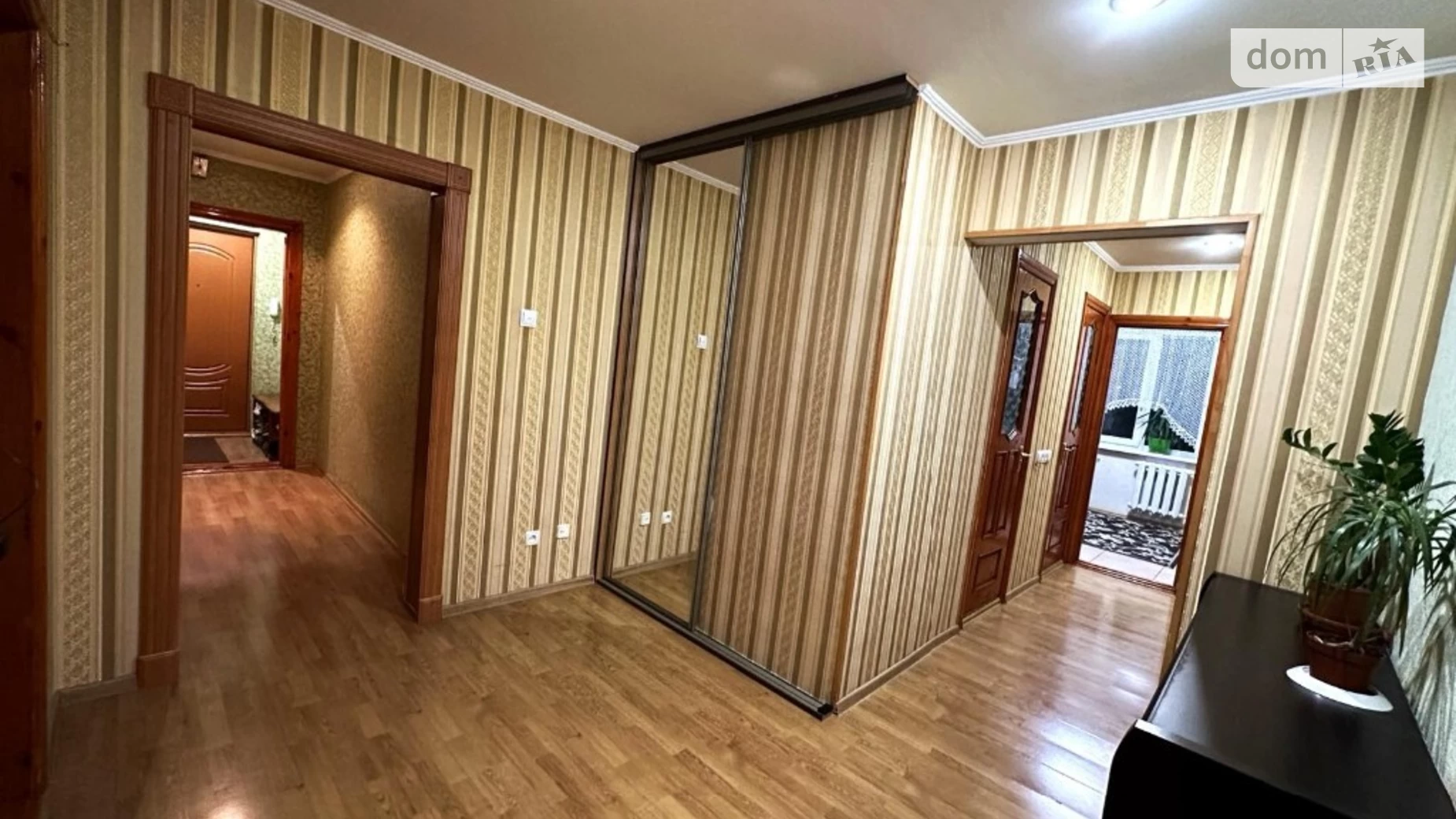 Продается 3-комнатная квартира 76 кв. м в Хмельницком, ул. Степана Бандеры