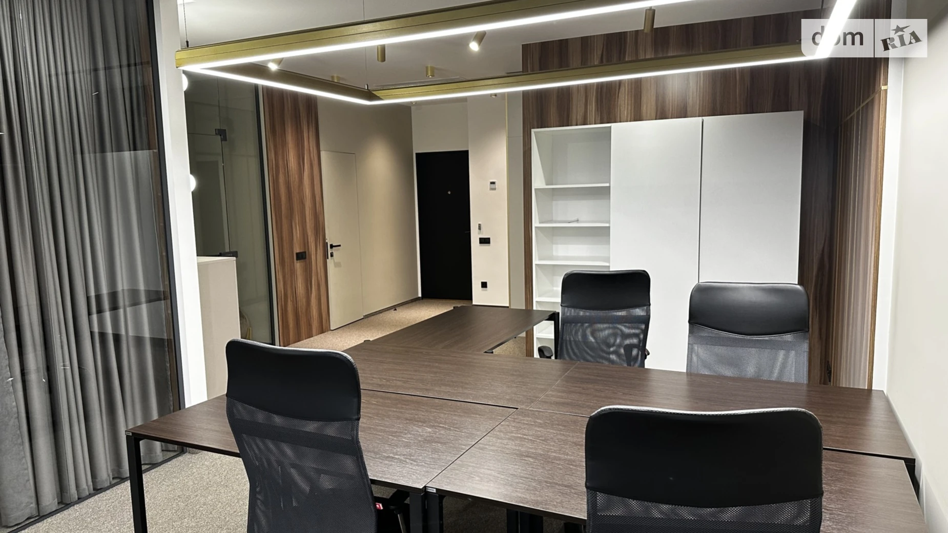 Сдается в аренду офис 86 кв. м в бизнес-центре, цена: 2800 $ - фото 2