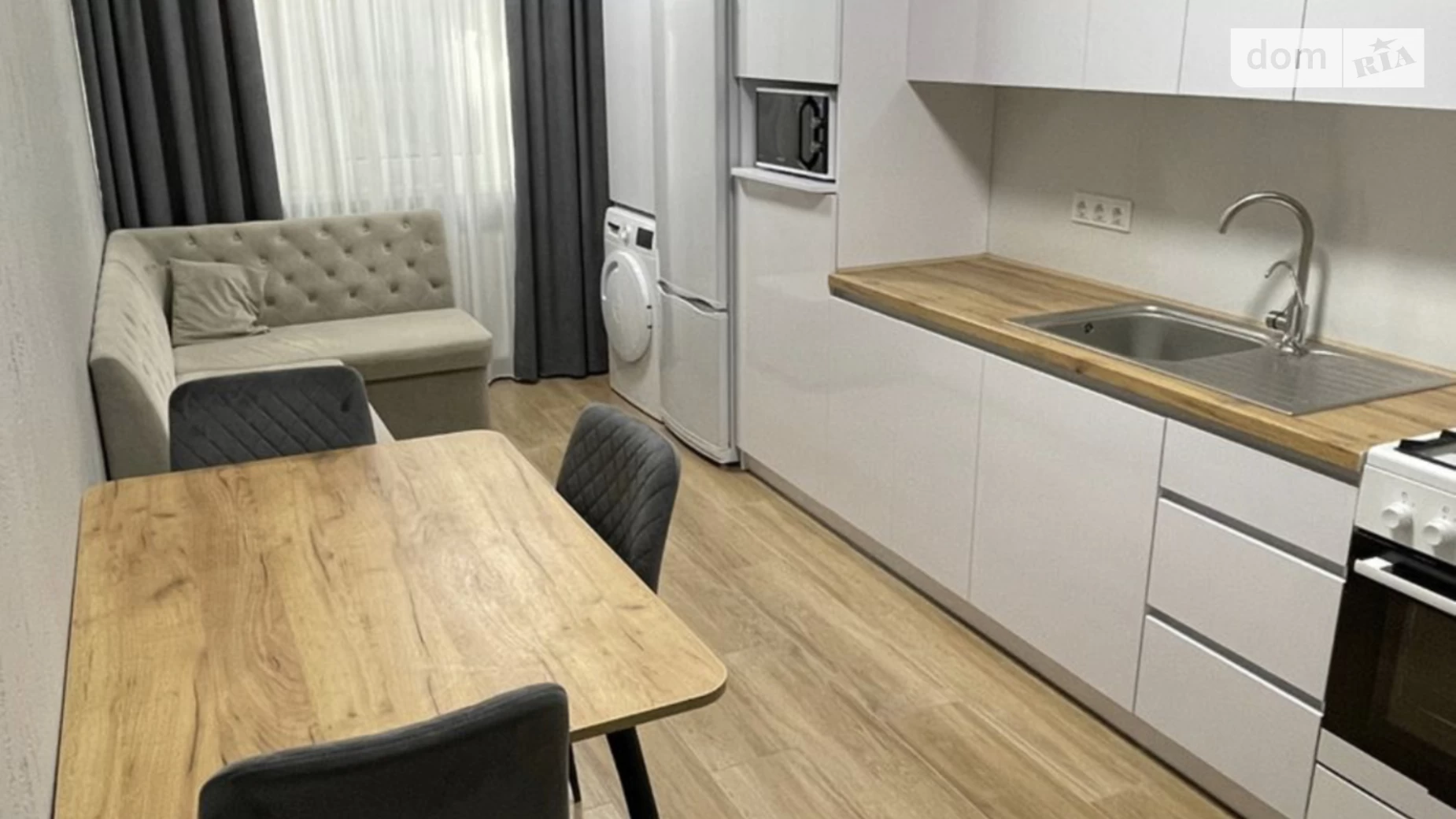 Продается 1-комнатная квартира 43 кв. м в Одессе, ул. Маршала Малиновского