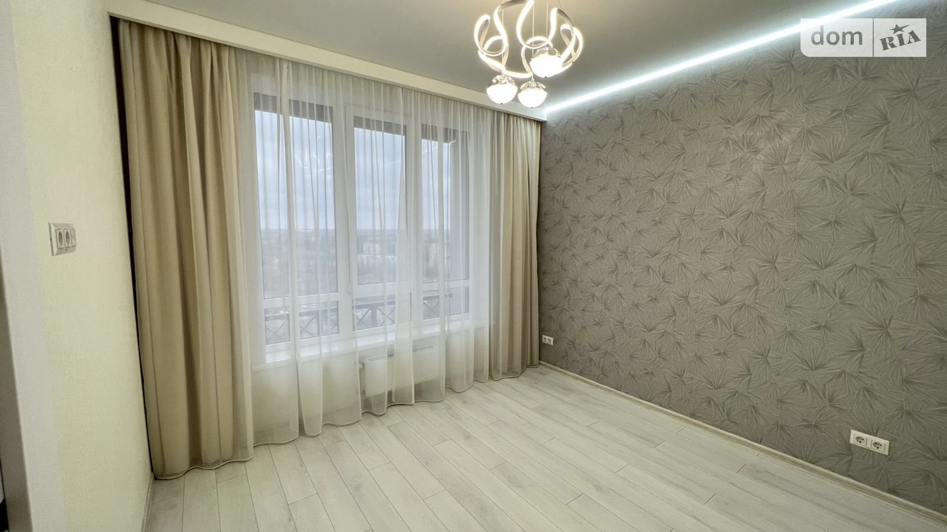 Продається 2-кімнатна квартира 70 кв. м у Одесі, вул. Толбухіна