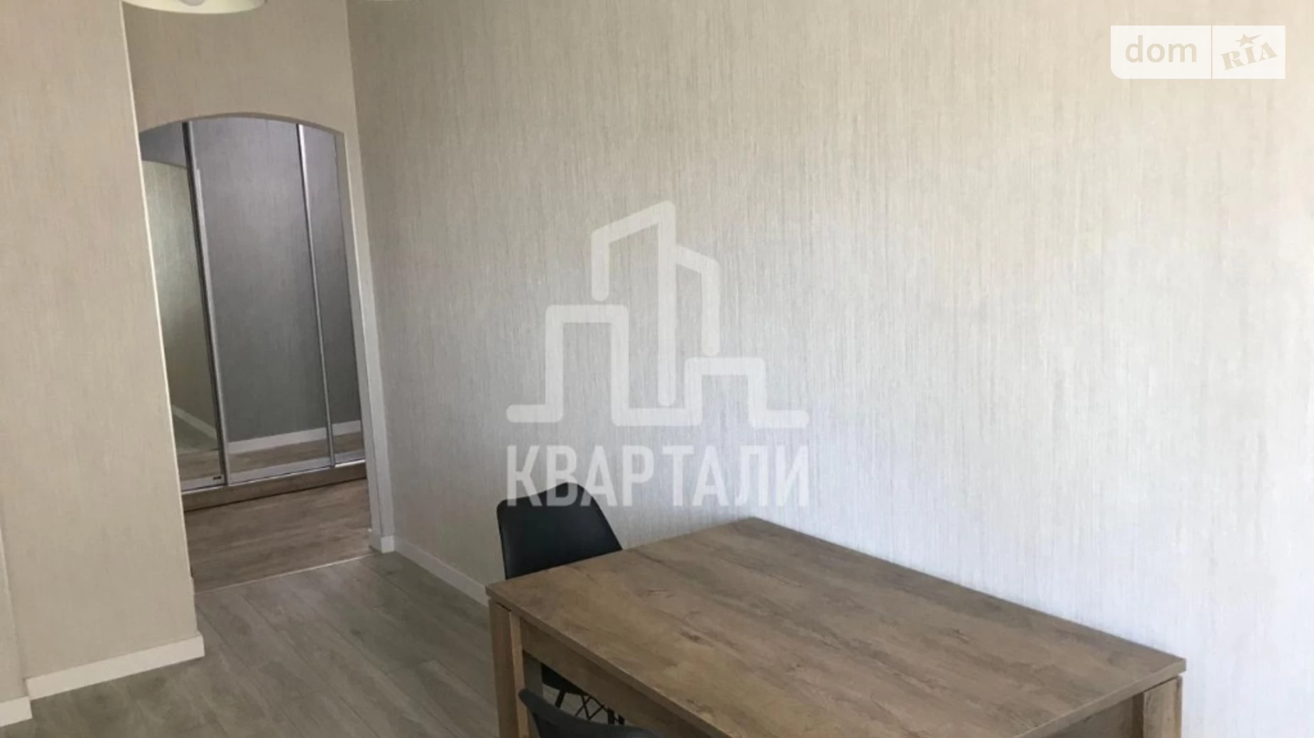 Продається 1-кімнатна квартира 43 кв. м у Києві, просп. Правди, 41