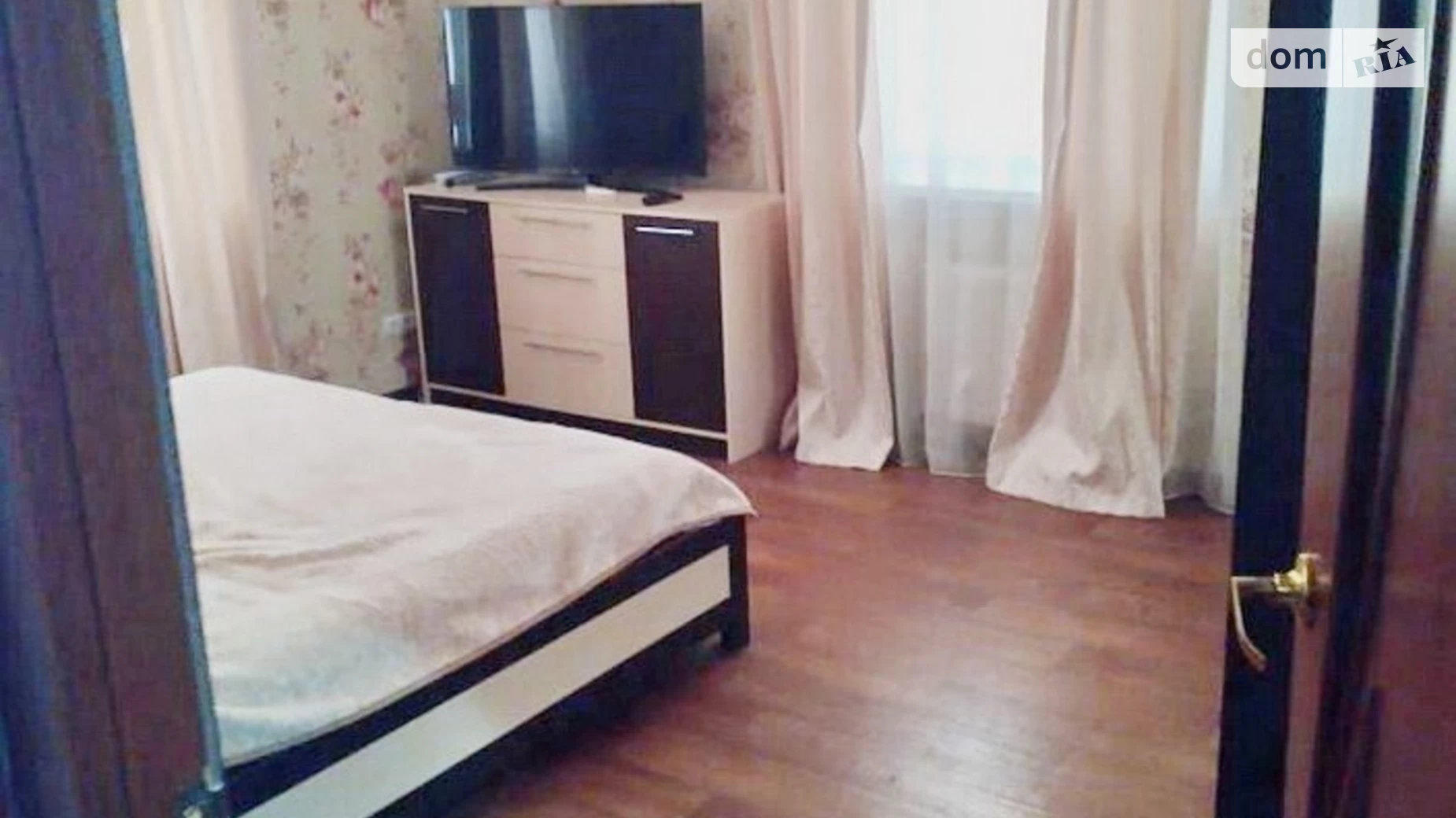 Продається 2-кімнатна квартира 55.3 кв. м у Одесі, вул. Михайла Грушевського