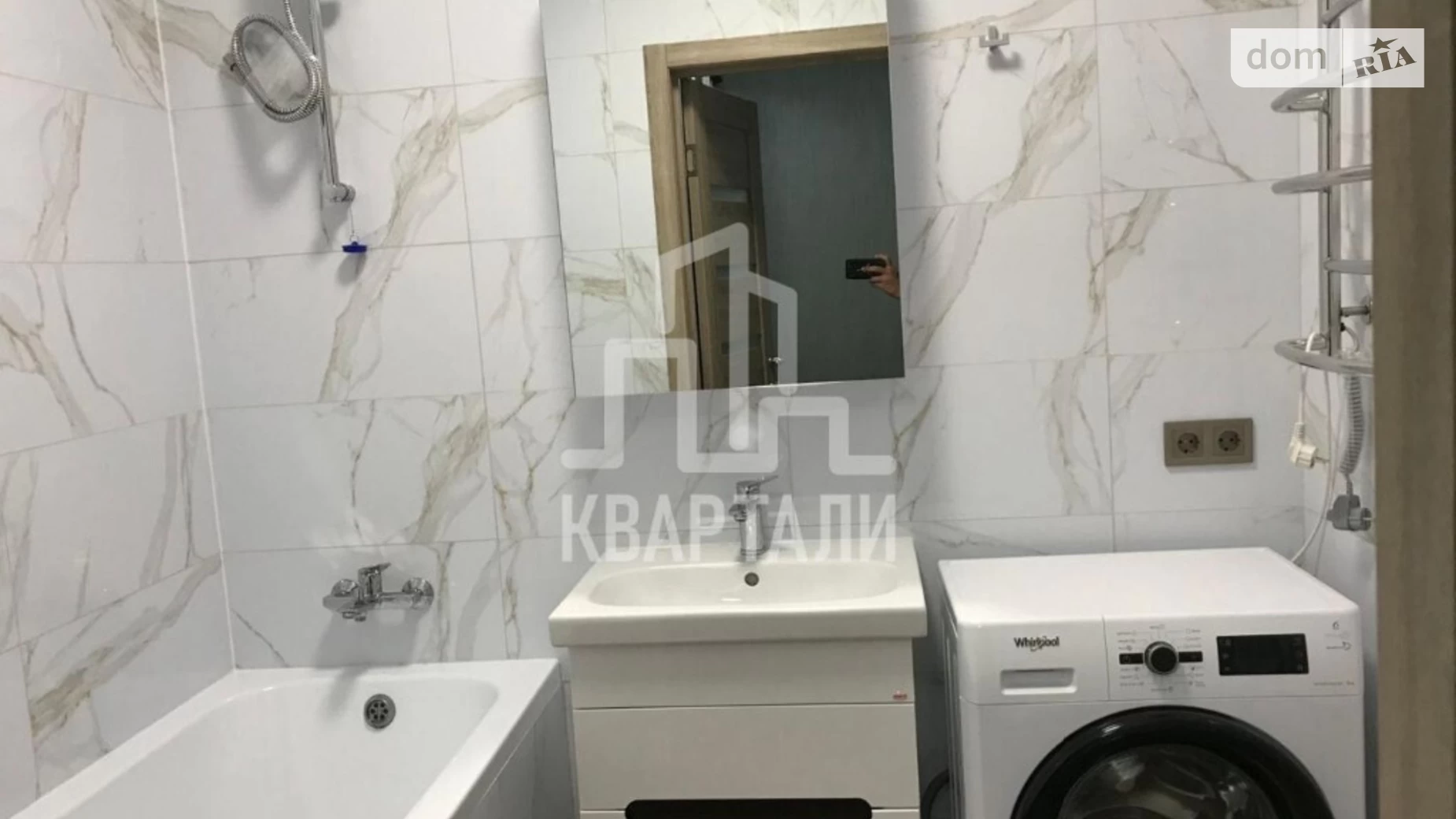 Продается 1-комнатная квартира 43 кв. м в Киеве, просп. Правды, 41Г