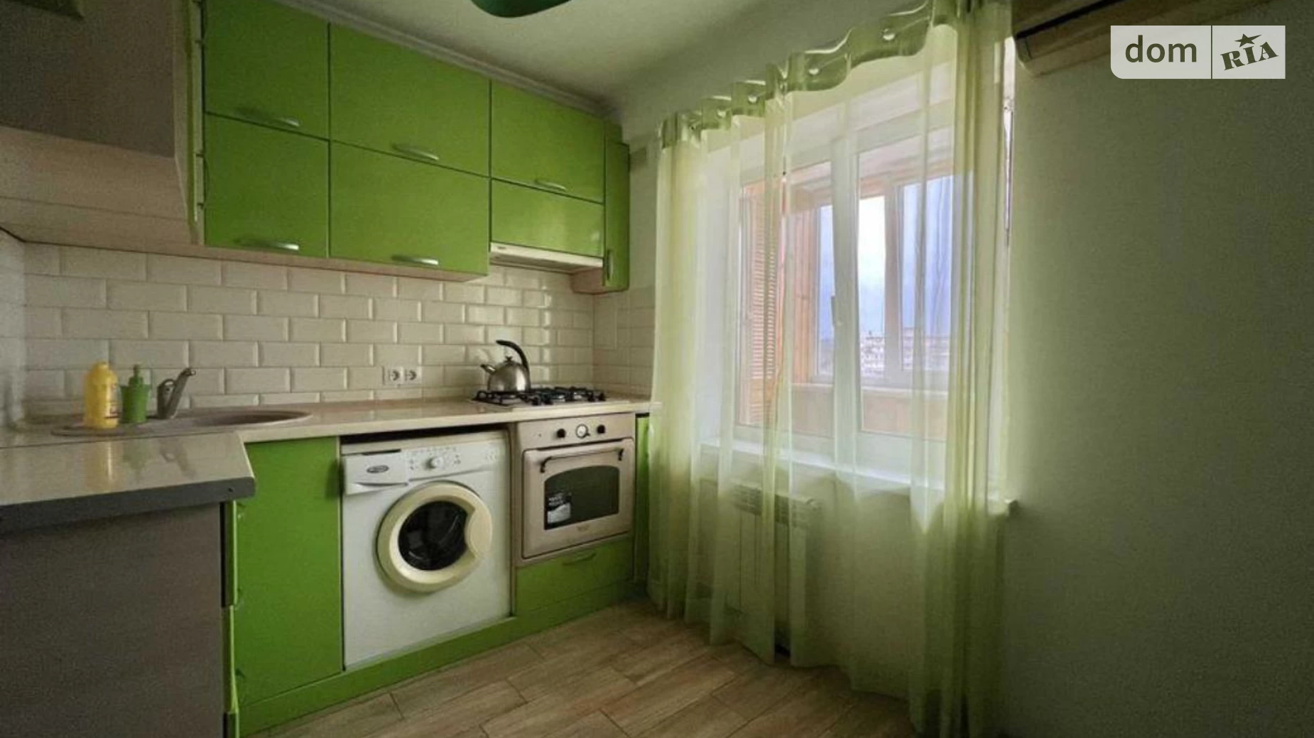 Продается 1-комнатная квартира 31 кв. м в Киеве, ул. Юрия Кондратюка, 4Б