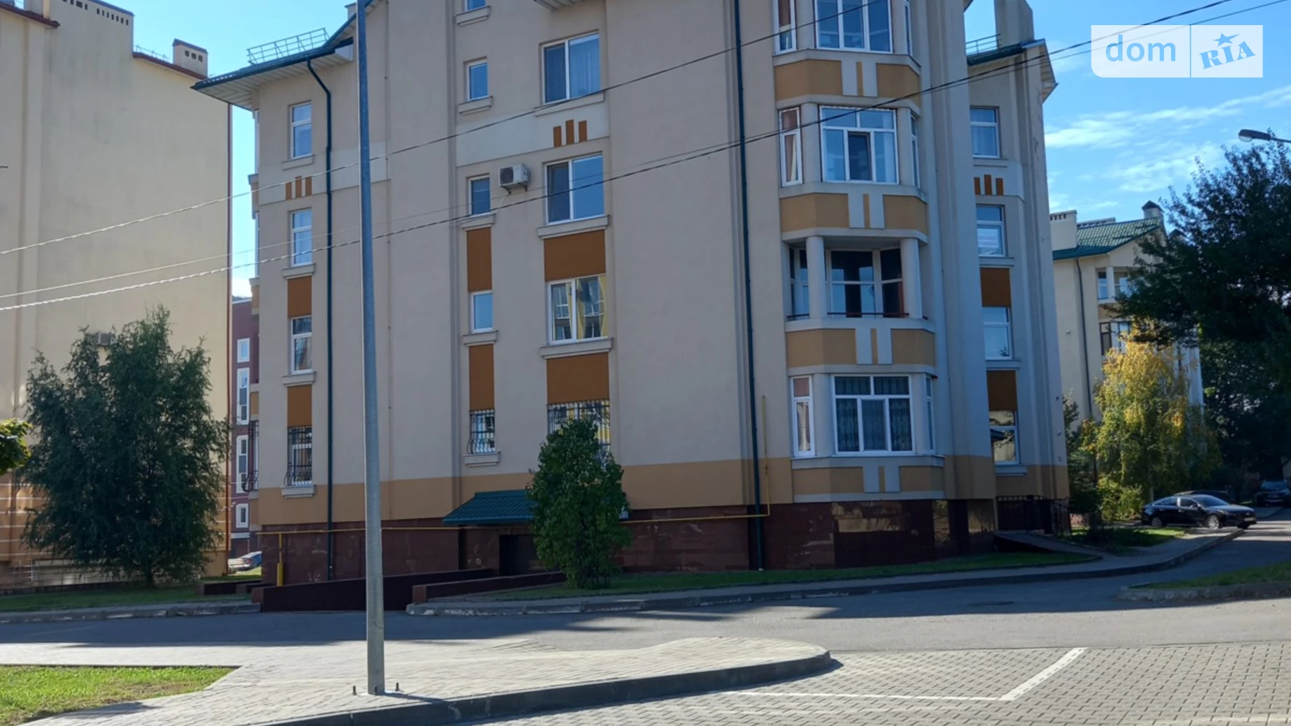 Продается 3-комнатная квартира 105 кв. м в Черновцах, ул. Комаровская - фото 2