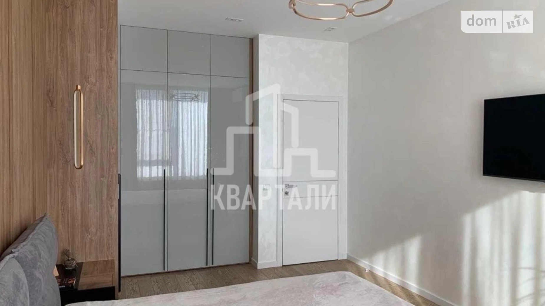 Продається 4-кімнатна квартира 107 кв. м у Києві, вул. Ділова, 2А