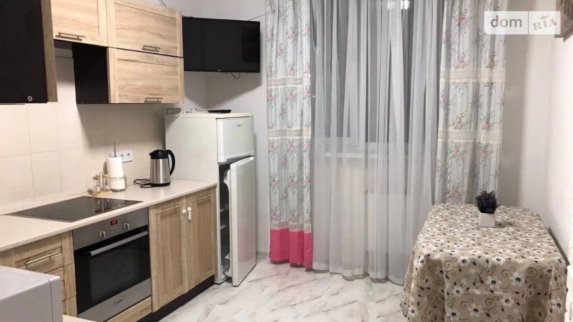 Продается 1-комнатная квартира 43 кв. м в Киеве, ул. Казарменна(Григория Андрющенко), 6Г