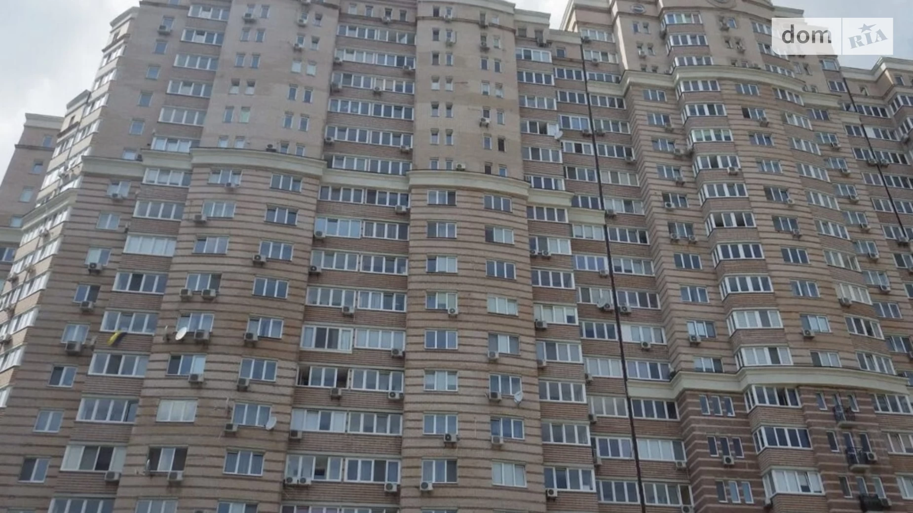 Продается 1-комнатная квартира 55 кв. м в Киеве, пл. Голосеевская, 13Б