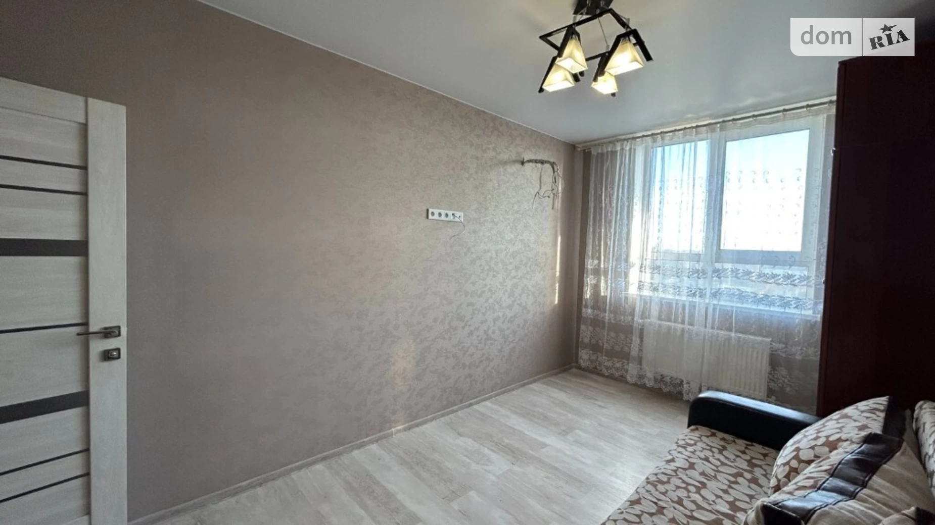 Продается 1-комнатная квартира 40 кв. м в Ирпене, ул. Николая Сингаевского(Новооскольская)