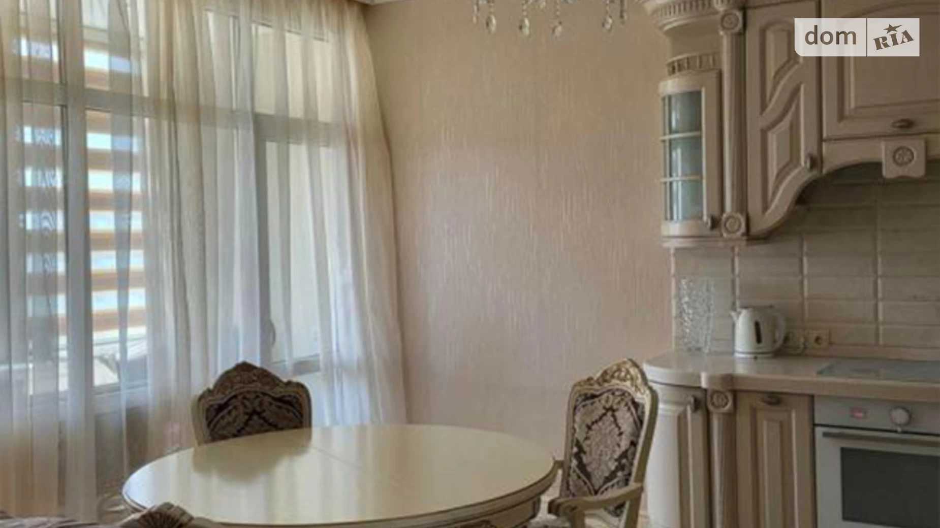 Продается 2-комнатная квартира 68 кв. м в Киеве, ул. Коновальца Евгения, 44А
