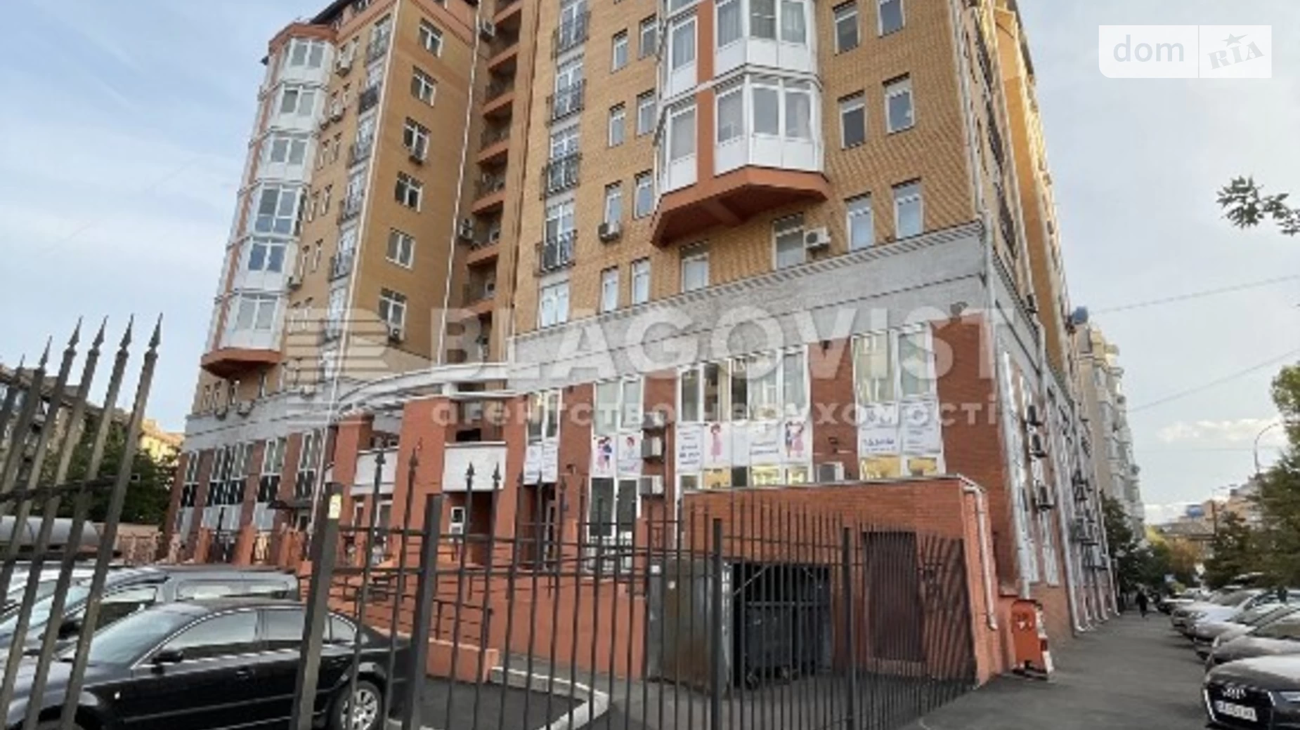 Продается 3-комнатная квартира 165 кв. м в Киеве, ул. Почайнинская, 70