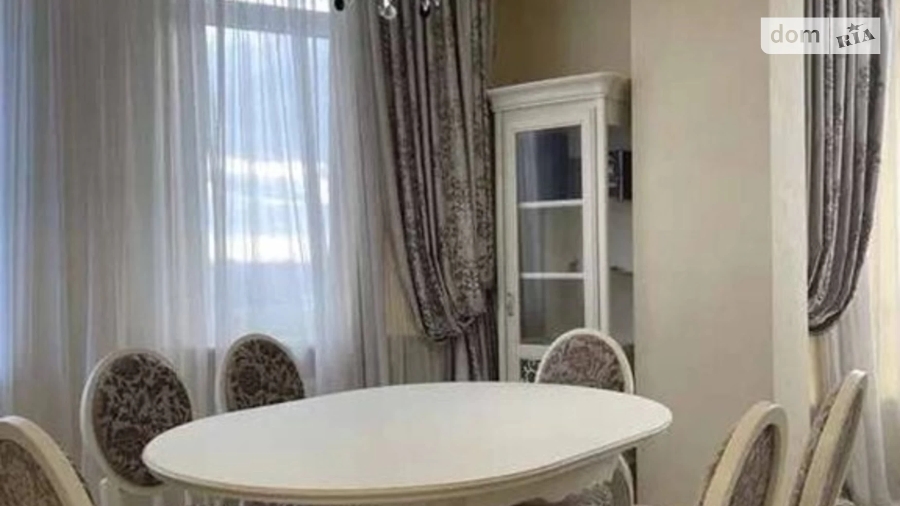 Продается 2-комнатная квартира 120 кв. м в Одессе, бул. Французский