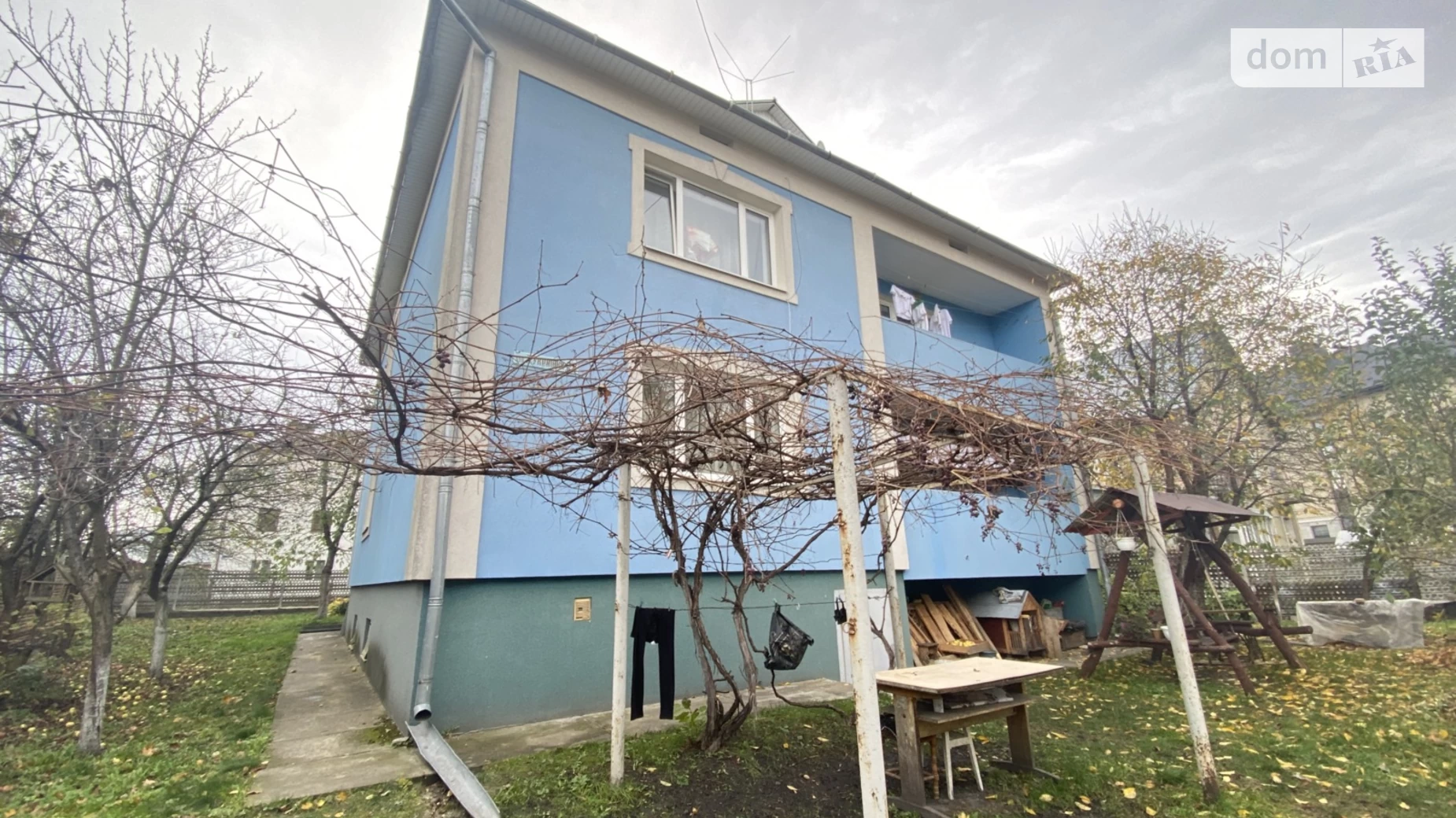 Продається будинок 2 поверховий 358 кв. м з каміном, вул. Лесі Українки