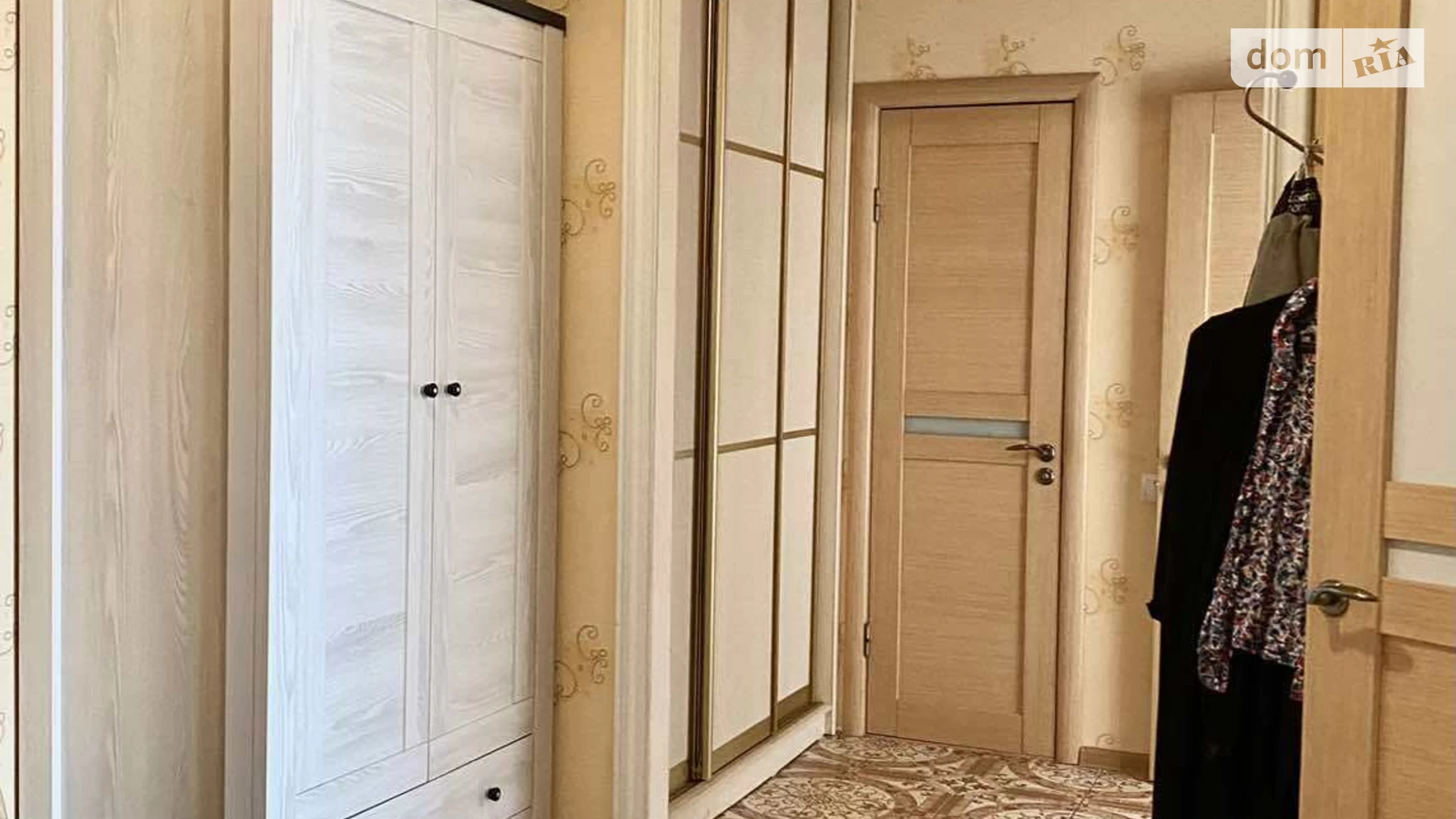Продается 2-комнатная квартира 71 кв. м в Чернигове