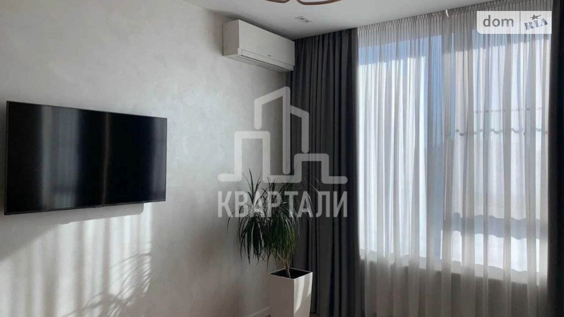 Продается 4-комнатная квартира 107 кв. м в Киеве, ул. Деловая, 1/2