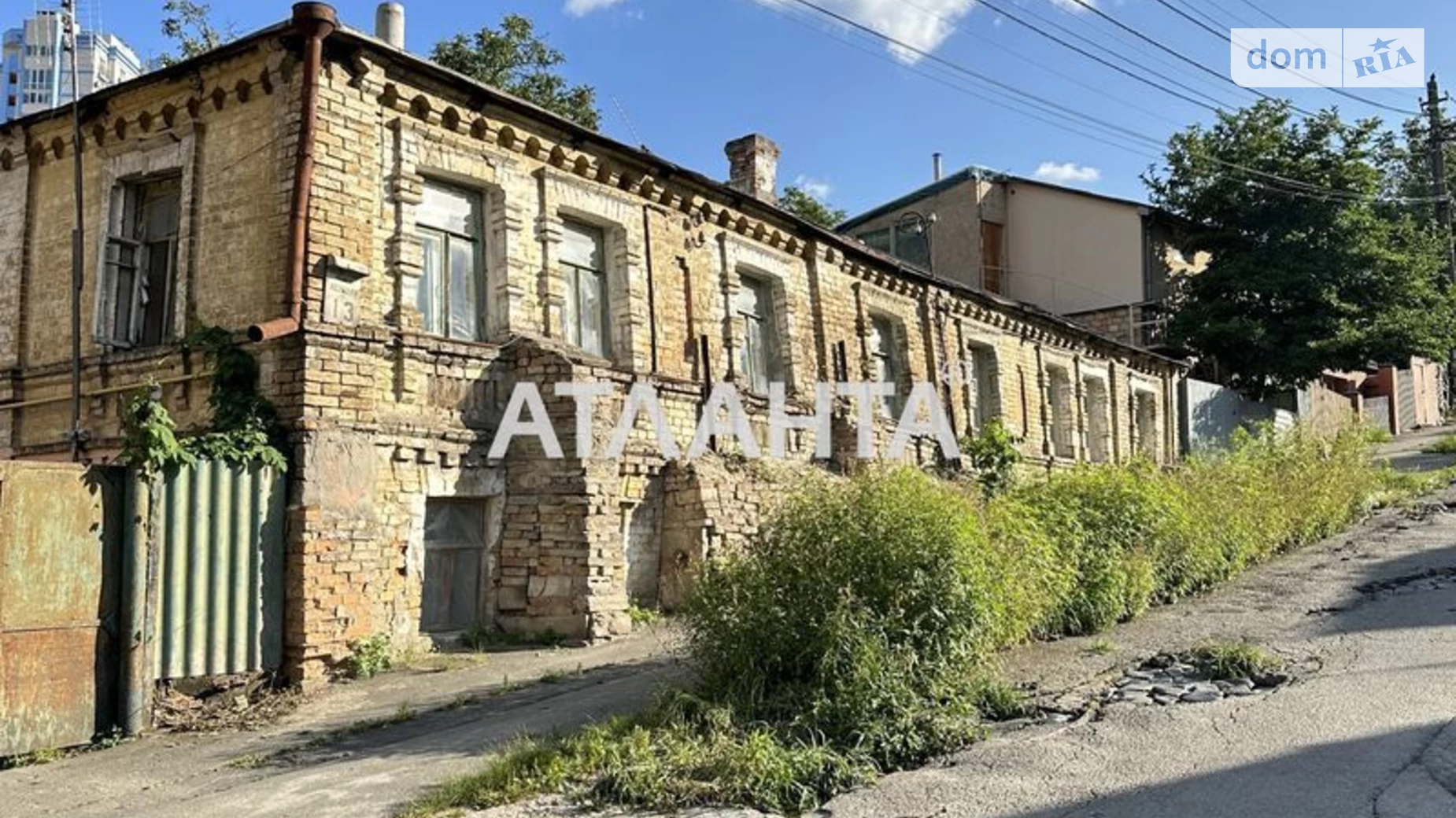 Продається 4-кімнатна квартира 60 кв. м у Києві, вул. Козацька, 13