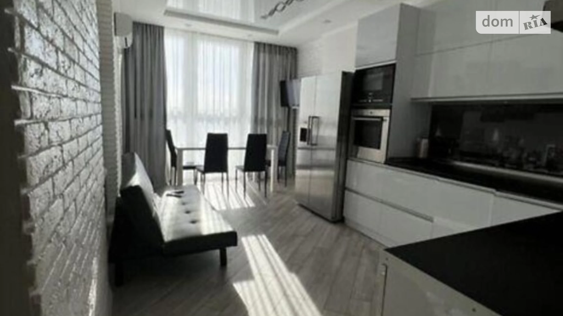 Продается 3-комнатная квартира 83 кв. м в Киеве, ул. Драгоманова, 2Б