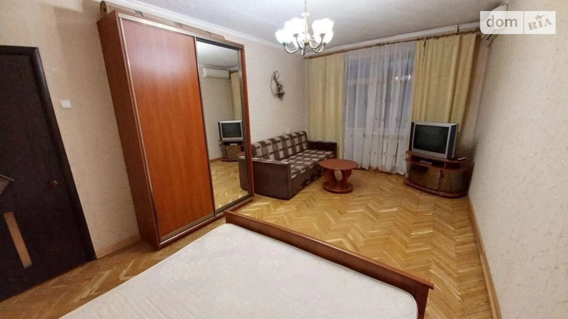 Продается 1-комнатная квартира 40 кв. м в Киеве, ул. Малая Житомирская, 10