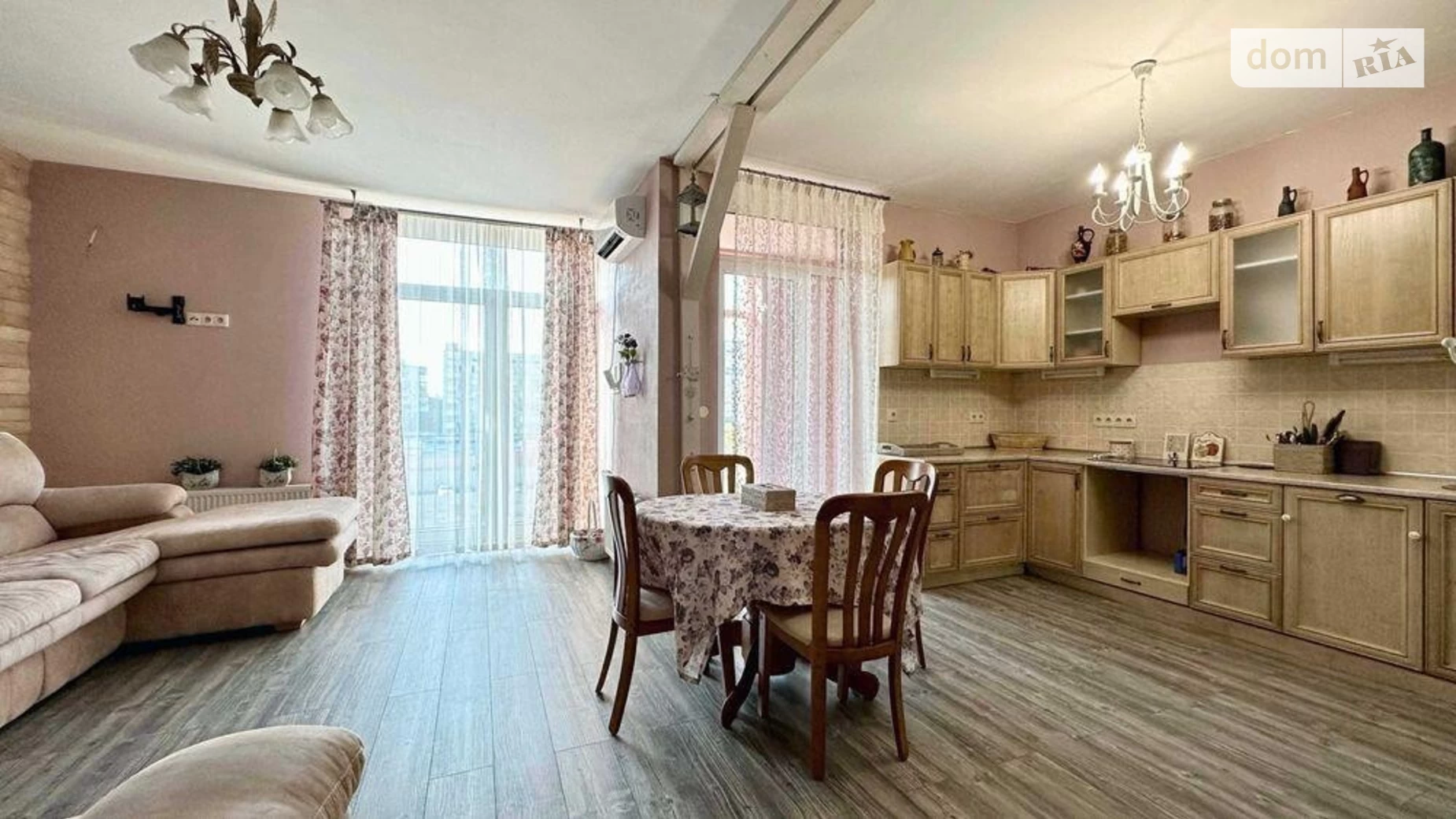 Продается 3-комнатная квартира 83 кв. м в Киеве, ул. Регенераторная, 4
