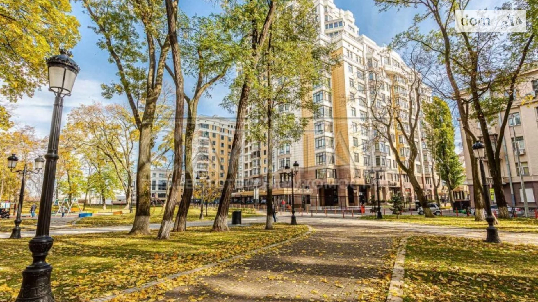 Продается 4-комнатная квартира 540 кв. м в Киеве, ул. Михайла Грушевского, 9А