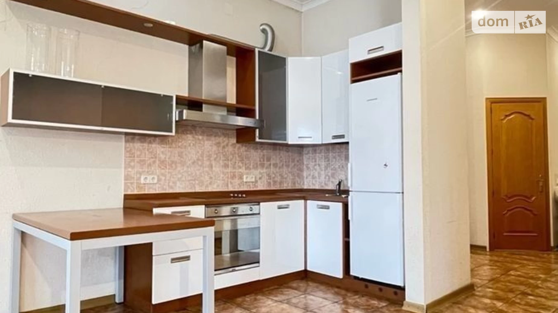 Продается 2-комнатная квартира 67 кв. м в Киеве, ул. Саксаганского, 32