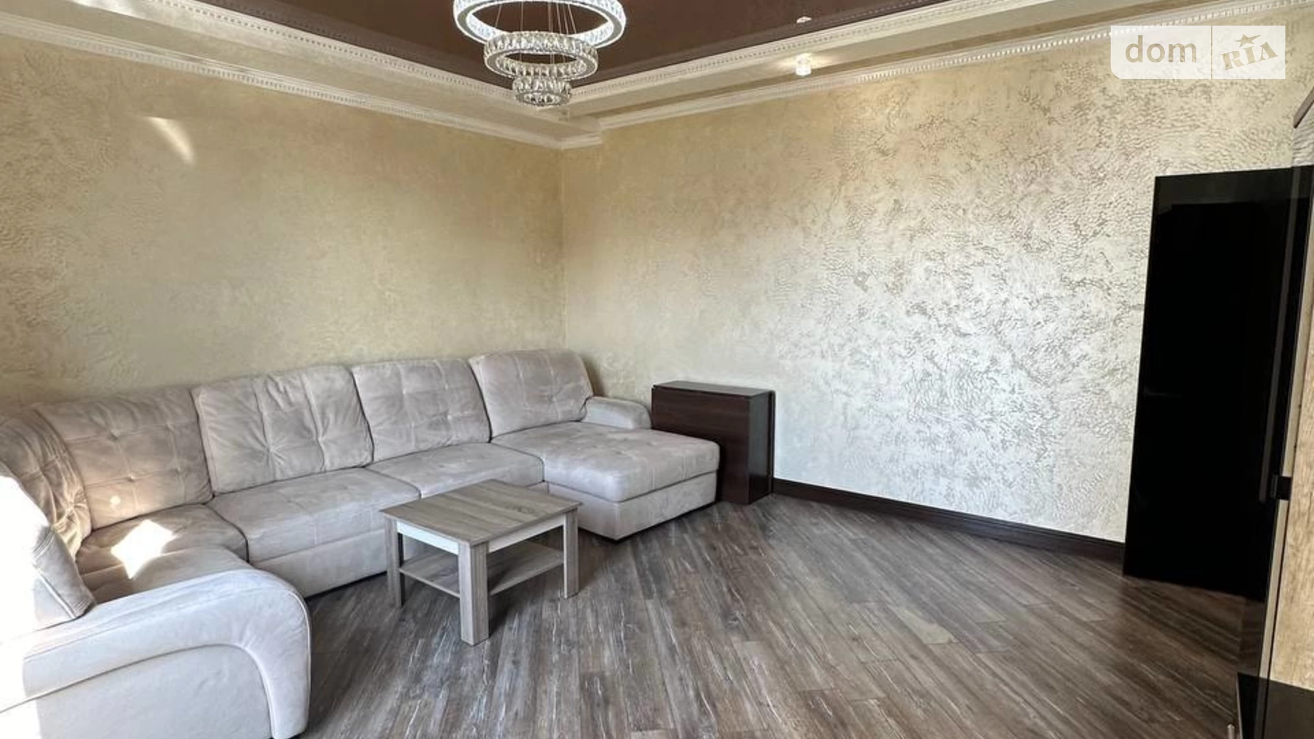 Продается 2-комнатная квартира 75 кв. м в Одессе, ул. Генуэзская, 24Д корпус 3